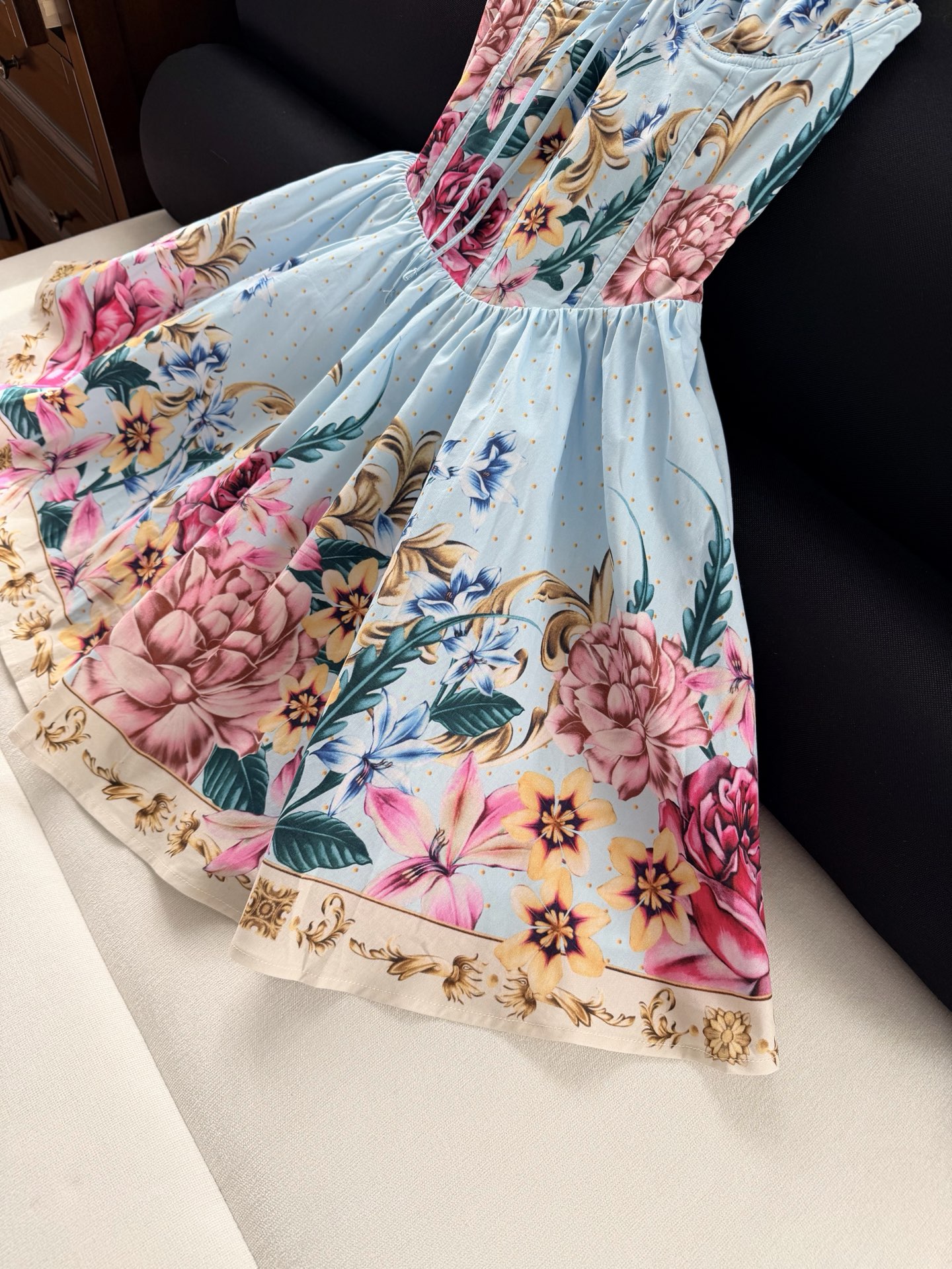 现货‼️‼️🛒款号40/清爽印花连衣裙✨定位花卉裁片度假裙，Agua Bendita副线，也是极具代表性