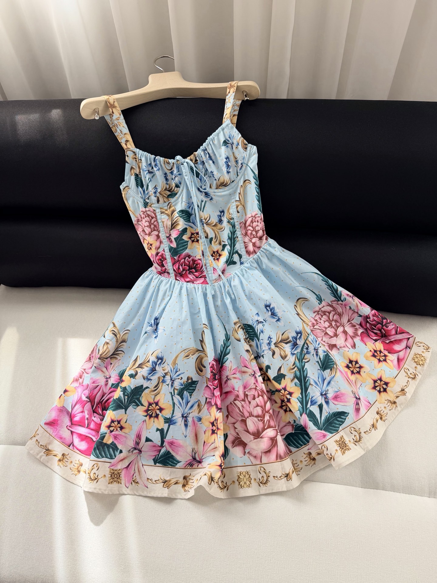 现货‼️‼️🛒款号40/清爽印花连衣裙✨定位花卉裁片度假裙，Agua Bendita副线，也是极具代表性