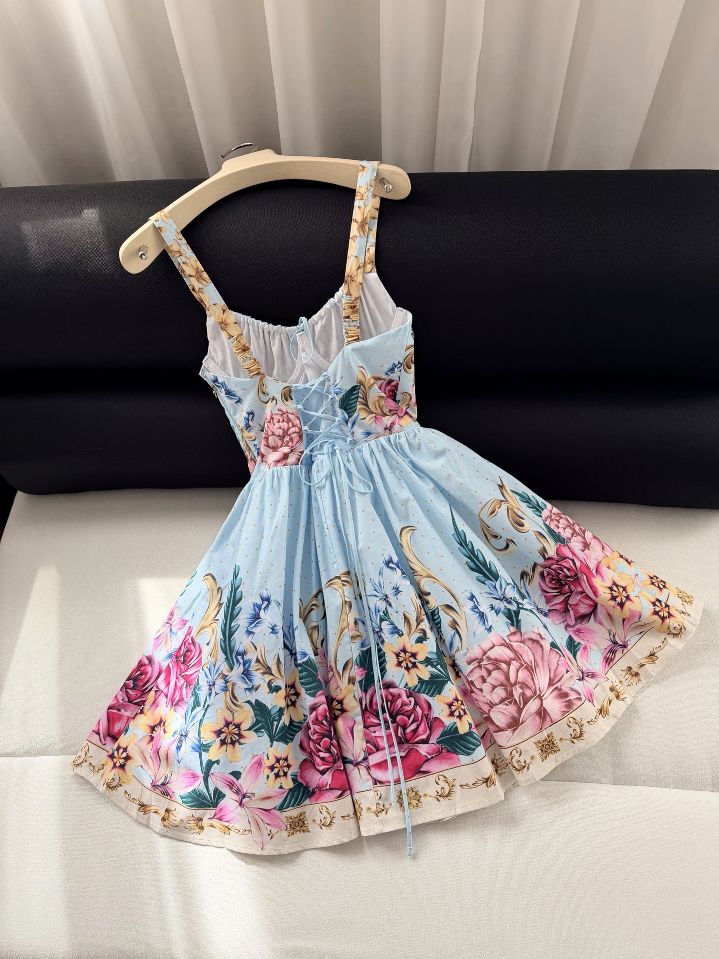 现货‼️‼️🛒款号40/清爽印花连衣裙✨定位花卉裁片度假裙，Agua Bendita副线，也是极具代表性