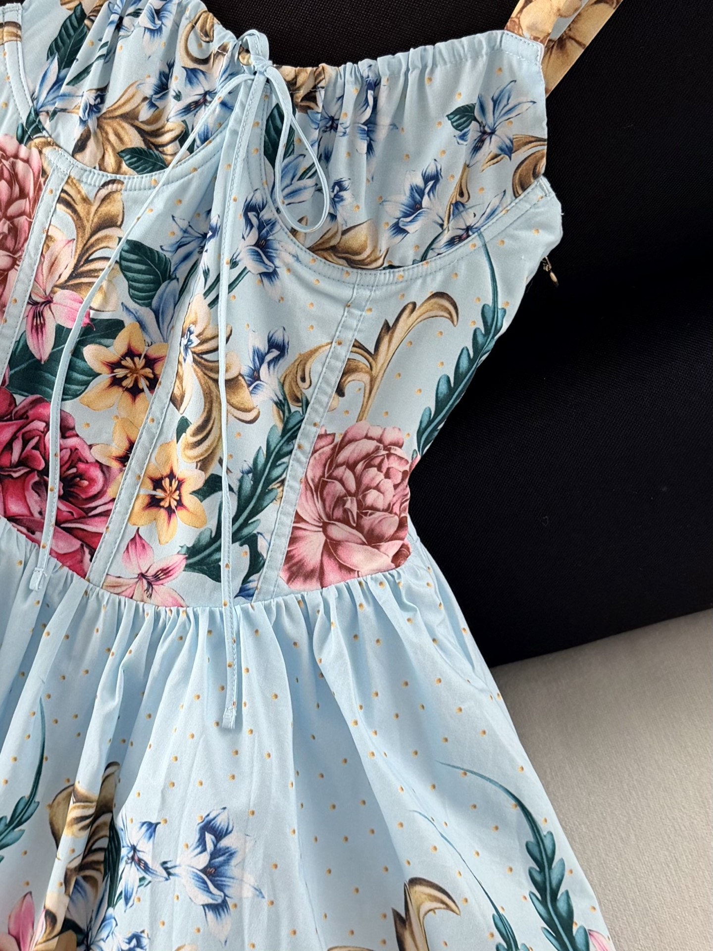 现货‼️‼️🛒款号40/清爽印花连衣裙✨定位花卉裁片度假裙，Agua Bendita副线，也是极具代表性