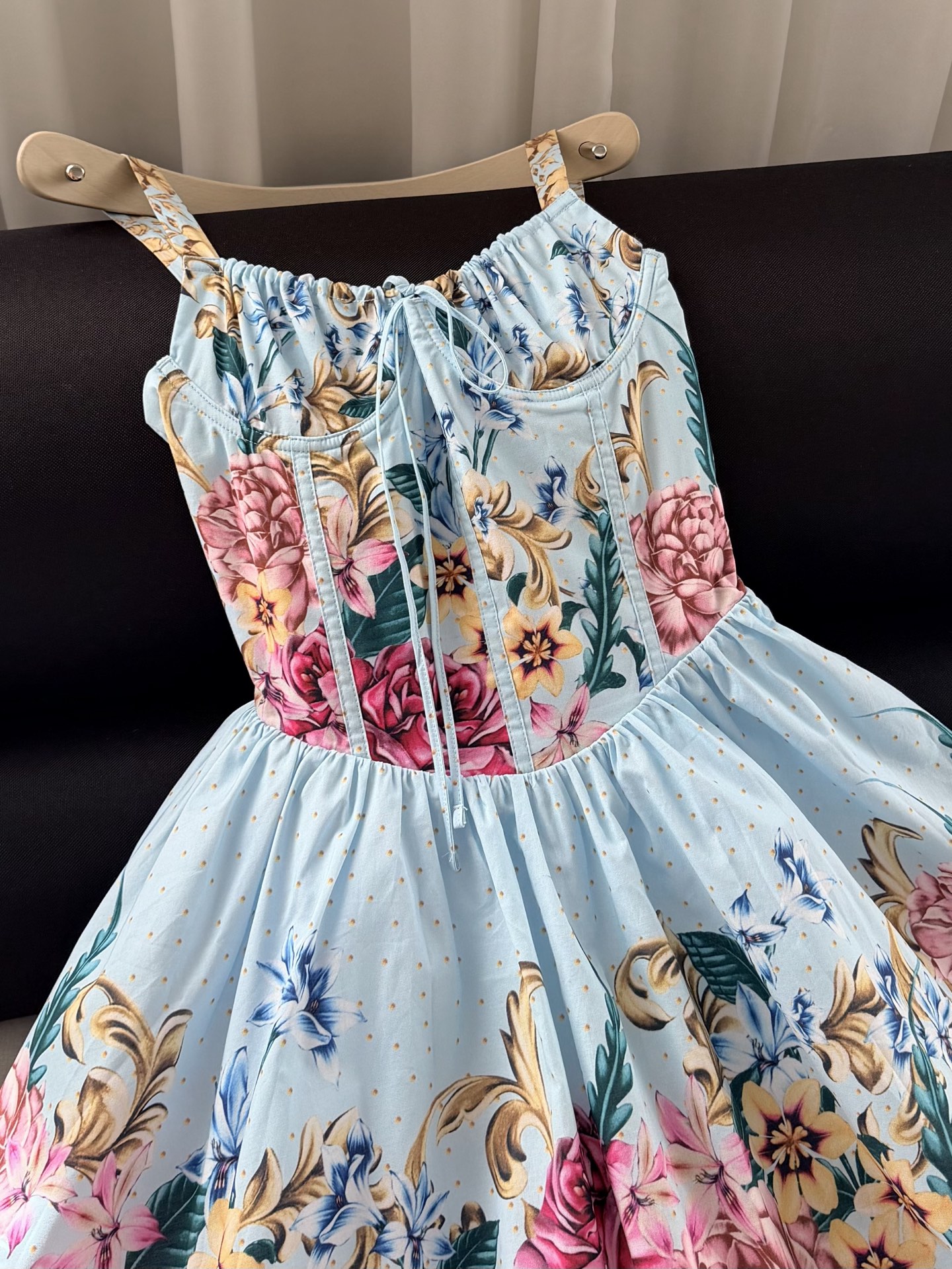 现货‼️‼️🛒款号40/清爽印花连衣裙✨定位花卉裁片度假裙，Agua Bendita副线，也是极具代表性