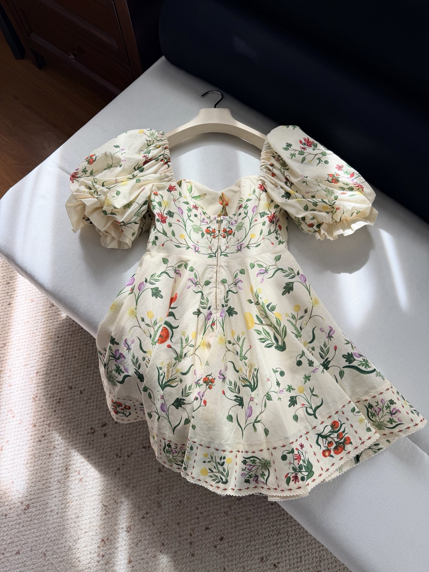 现货‼️‼️🛒款号4/泡泡袖连衣裙✨agua每一件都有独特魅力，深受本极繁主义的喜爱！！全身定位花卉，泡