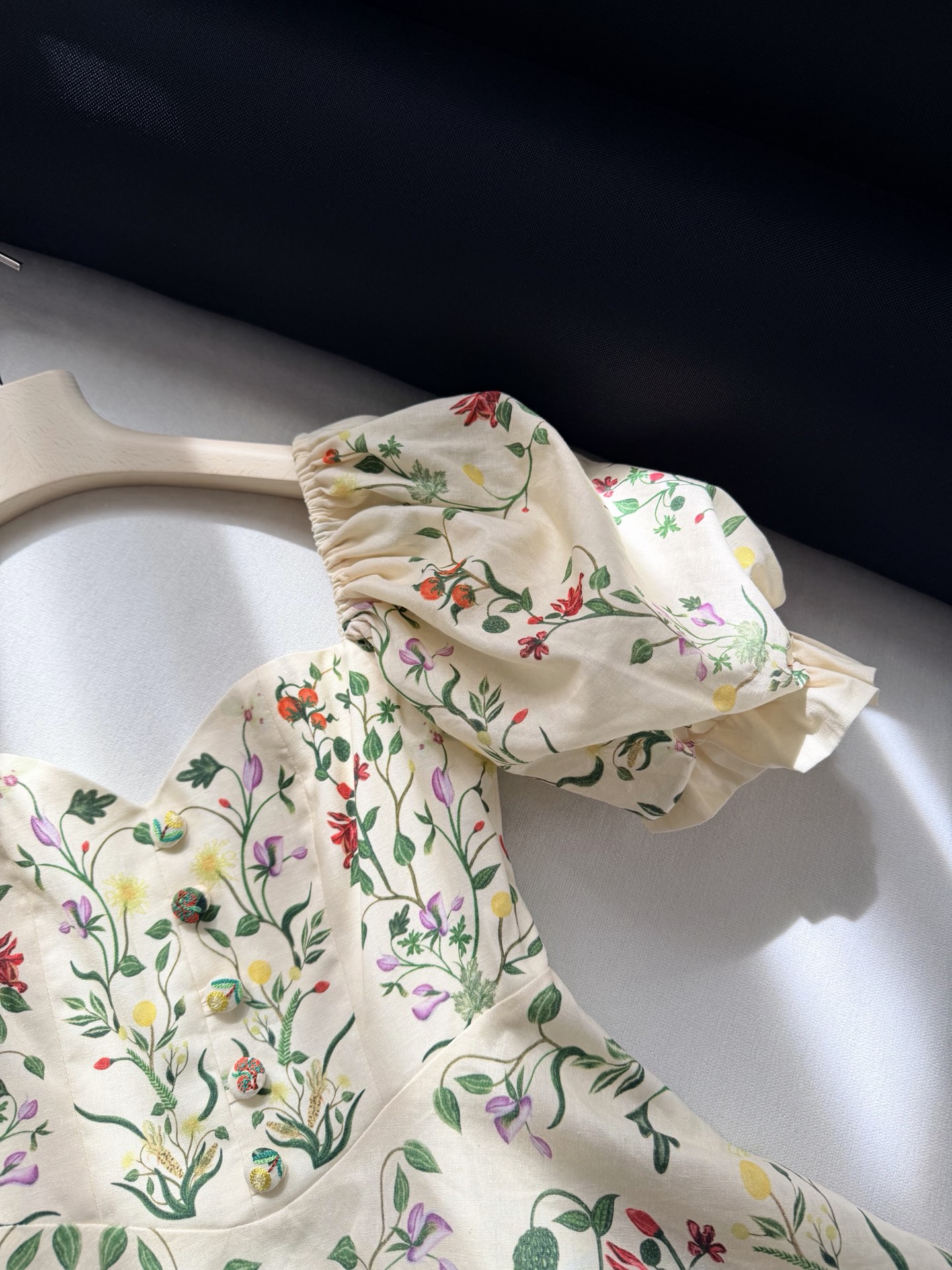 现货‼️‼️🛒款号4/泡泡袖连衣裙✨agua每一件都有独特魅力，深受本极繁主义的喜爱！！全身定位花卉，泡