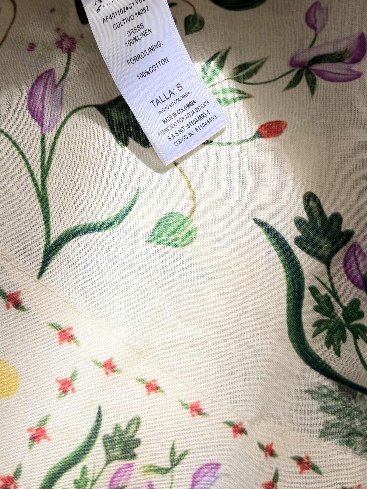 现货‼️‼️🛒款号4/泡泡袖连衣裙✨agua每一件都有独特魅力，深受本极繁主义的喜爱！！全身定位花卉，泡