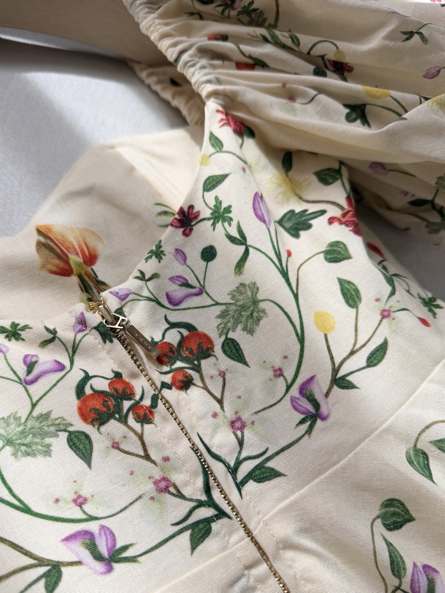 现货‼️‼️🛒款号4/泡泡袖连衣裙✨agua每一件都有独特魅力，深受本极繁主义的喜爱！！全身定位花卉，泡