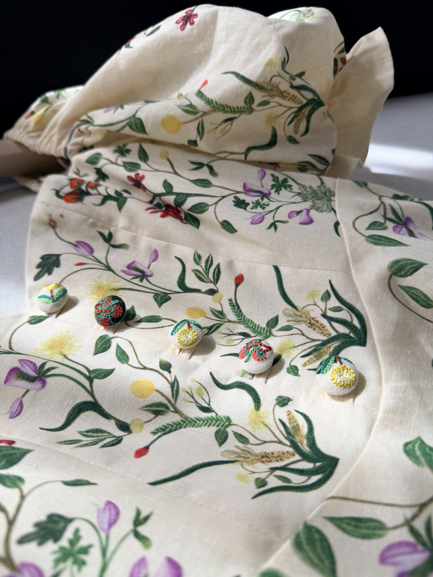 现货‼️‼️🛒款号4/泡泡袖连衣裙✨agua每一件都有独特魅力，深受本极繁主义的喜爱！！全身定位花卉，泡