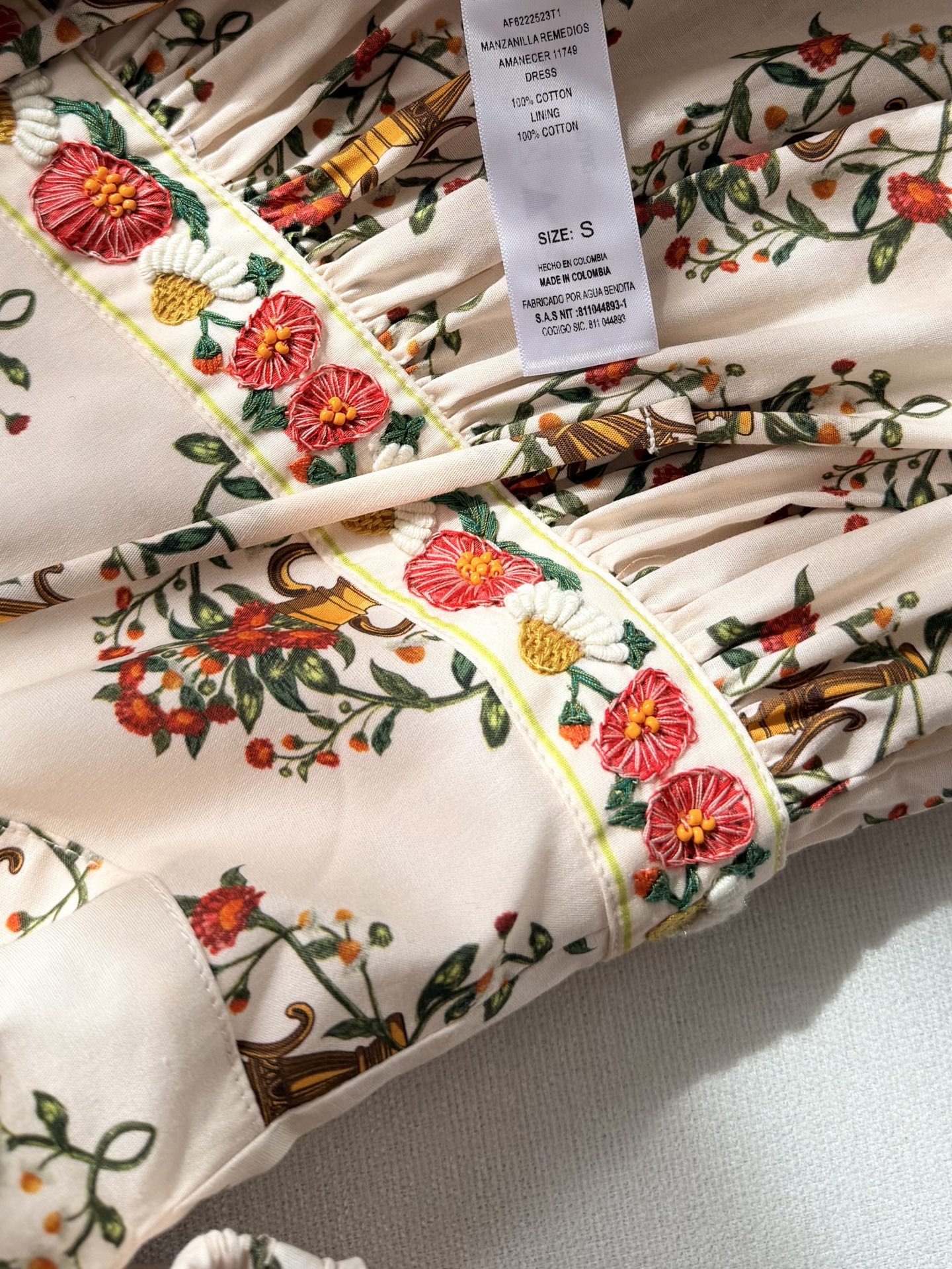 现货‼️‼️🛒款号2/花瓶钉珠连衣裙✨Agua把手工细节做到极致，有些绣花可以机器完成，这种就全靠人工一