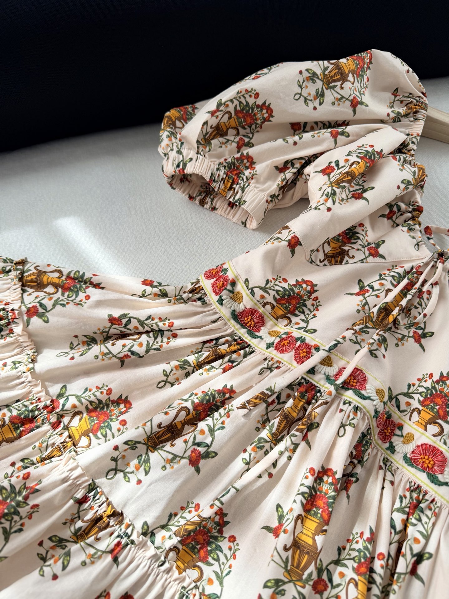 现货‼️‼️🛒款号2/花瓶钉珠连衣裙✨Agua把手工细节做到极致，有些绣花可以机器完成，这种就全靠人工一