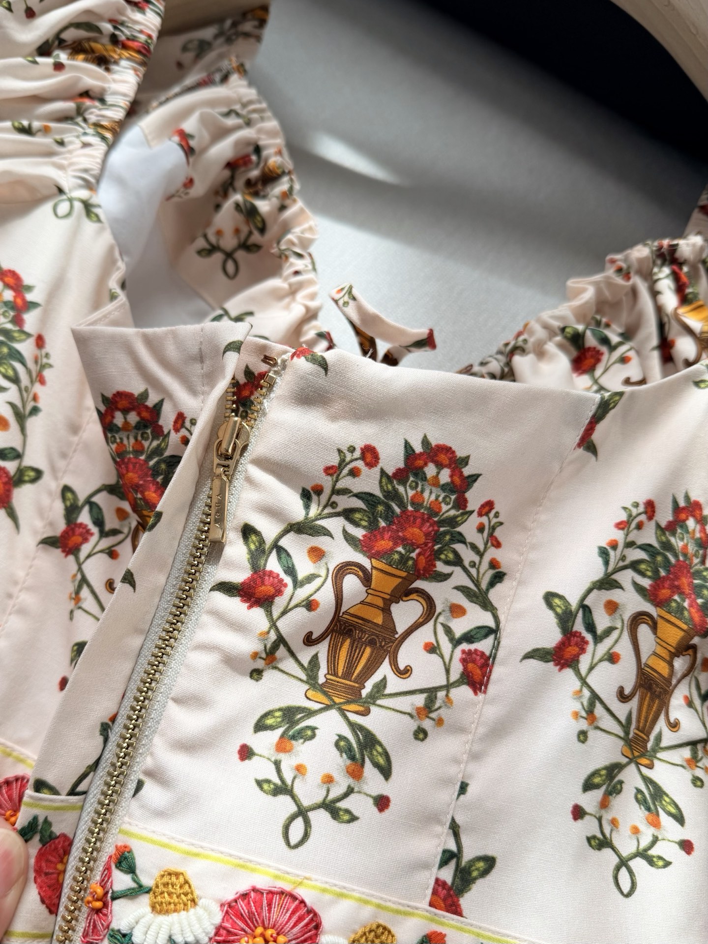 现货‼️‼️🛒款号2/花瓶钉珠连衣裙✨Agua把手工细节做到极致，有些绣花可以机器完成，这种就全靠人工一