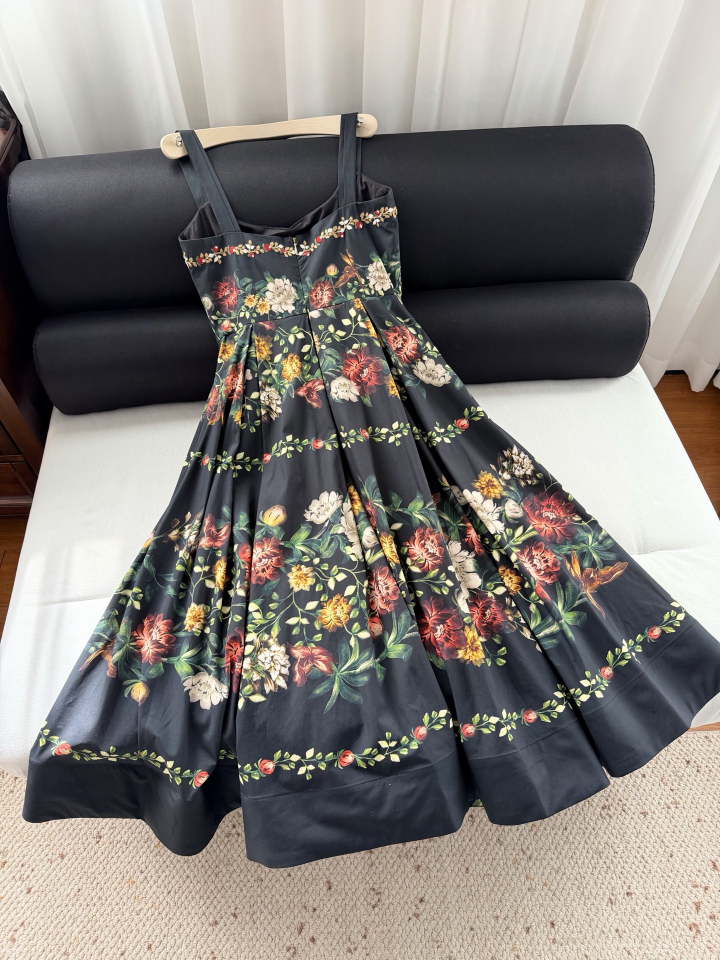 现货‼️‼️🛒款号W2512/花卉中长连衣裙✨Agua ✘ 2026💐早春风光已至！这款“Alcapar