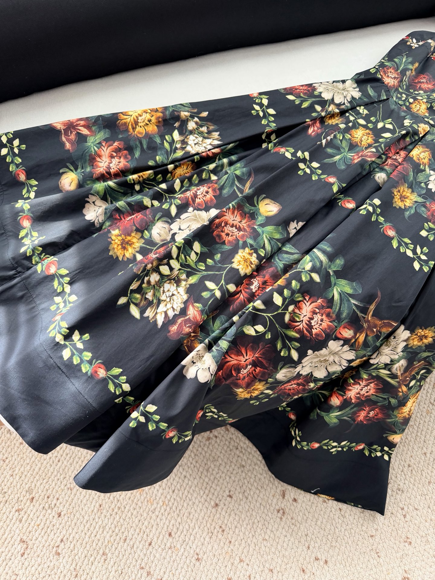 现货‼️‼️🛒款号W2512/花卉中长连衣裙✨Agua ✘ 2026💐早春风光已至！这款“Alcapar