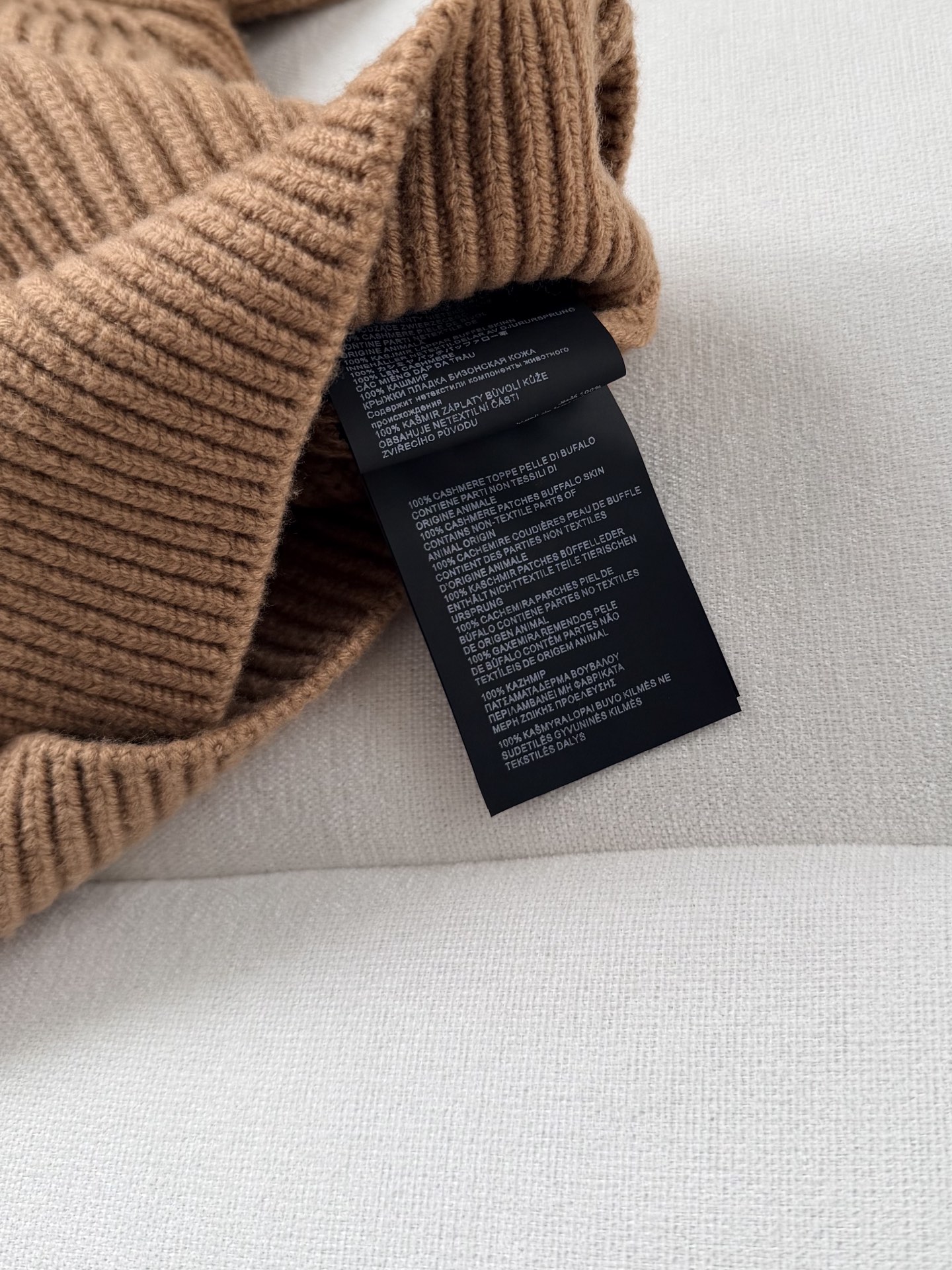 现货‼️‼️🛒款号S51/半拉链翻领针织衫毛衣✨袖肘位拼接牛皮补丁装饰，肘部拼皮补丁就是点睛之笔，增添设