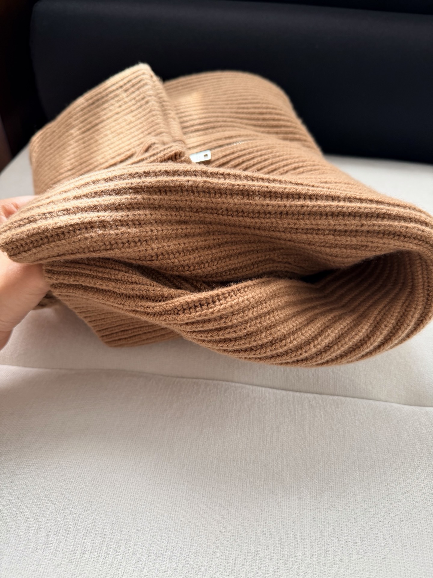 现货‼️‼️🛒款号S51/半拉链翻领针织衫毛衣✨袖肘位拼接牛皮补丁装饰，肘部拼皮补丁就是点睛之笔，增添设