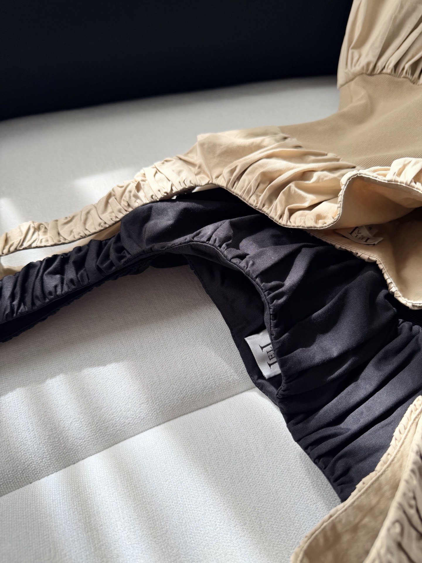 现货‼️‼️🛒款号41/芭蕾舞风褶皱连衣裙✨Elsa Hosk姐真的有东西！不当超模也是Dressing