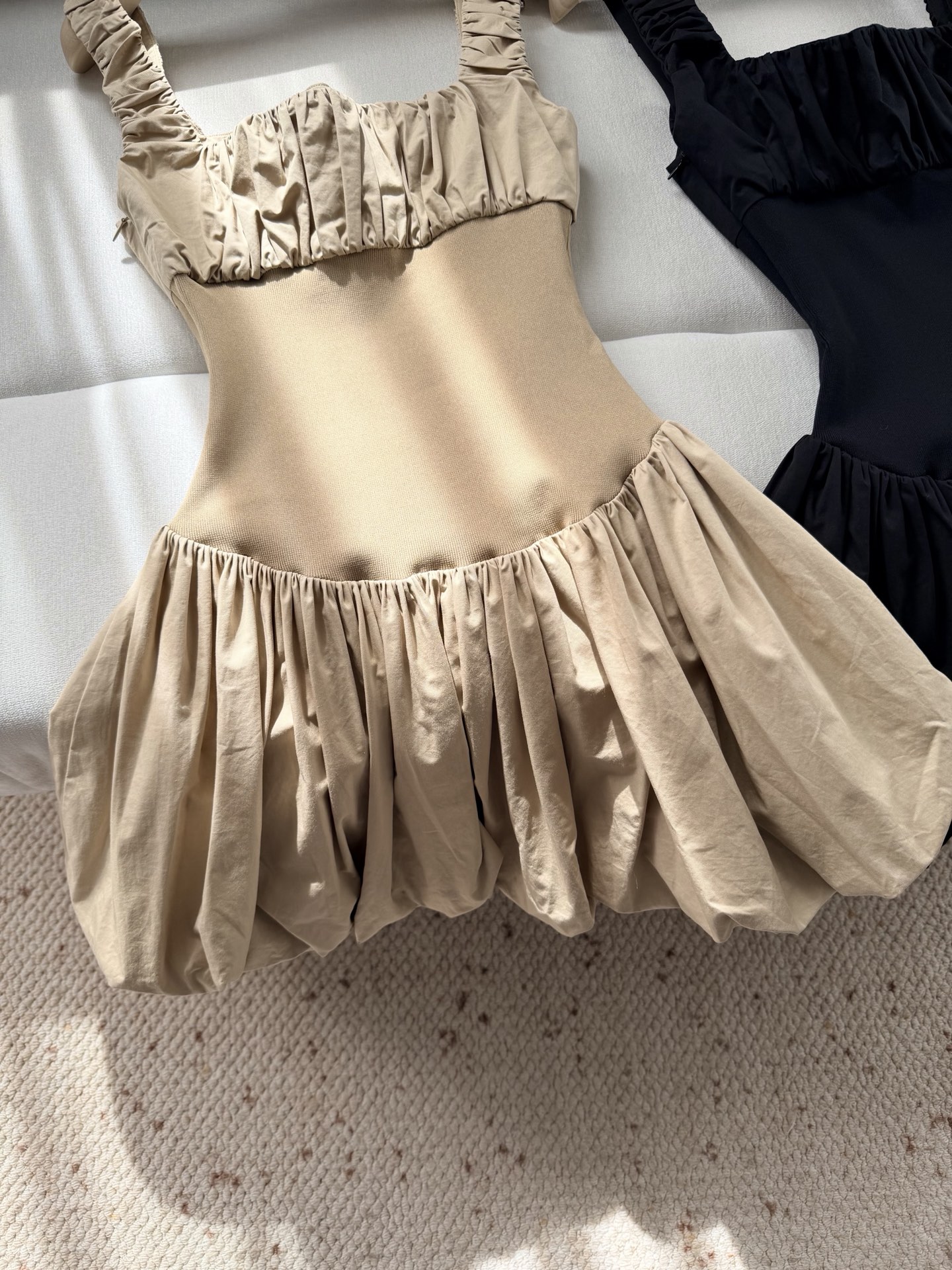 现货‼️‼️🛒款号41/芭蕾舞风褶皱连衣裙✨Elsa Hosk姐真的有东西！不当超模也是Dressing