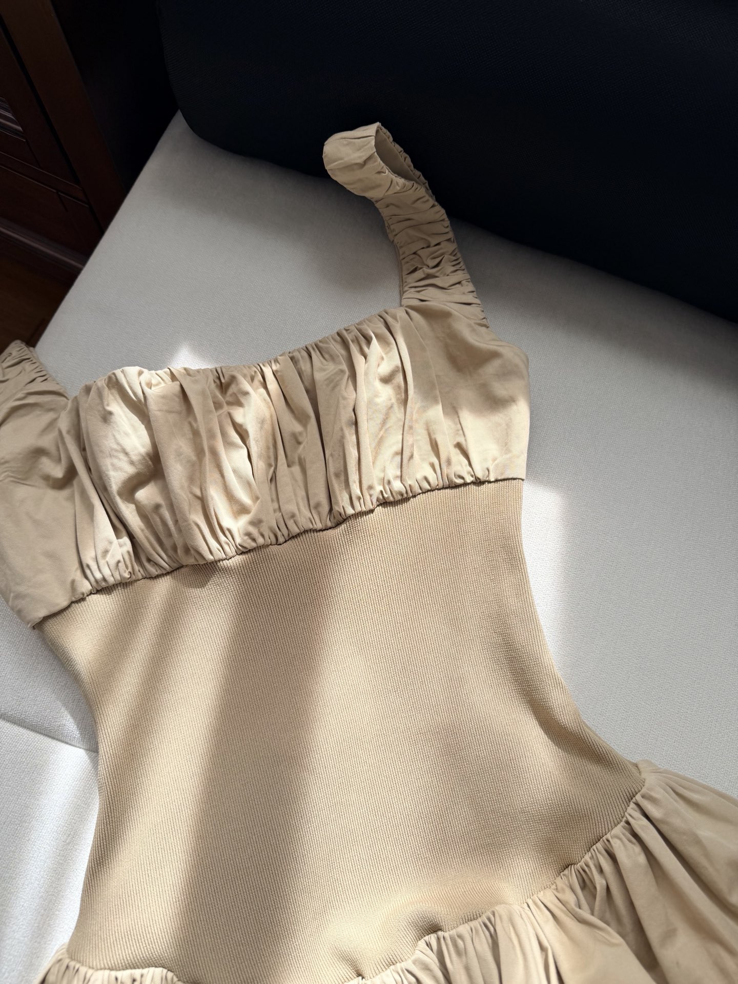 现货‼️‼️🛒款号41/芭蕾舞风褶皱连衣裙✨Elsa Hosk姐真的有东西！不当超模也是Dressing