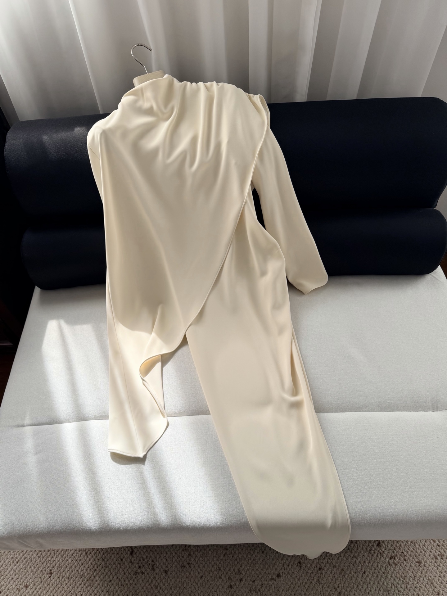 现货‼️‼️🛒款号L2519/披肩领不规则半高领长款斜摆上衣衬衫✨粘胶纤维材质，采用斜肩垂坠披肩不对称设