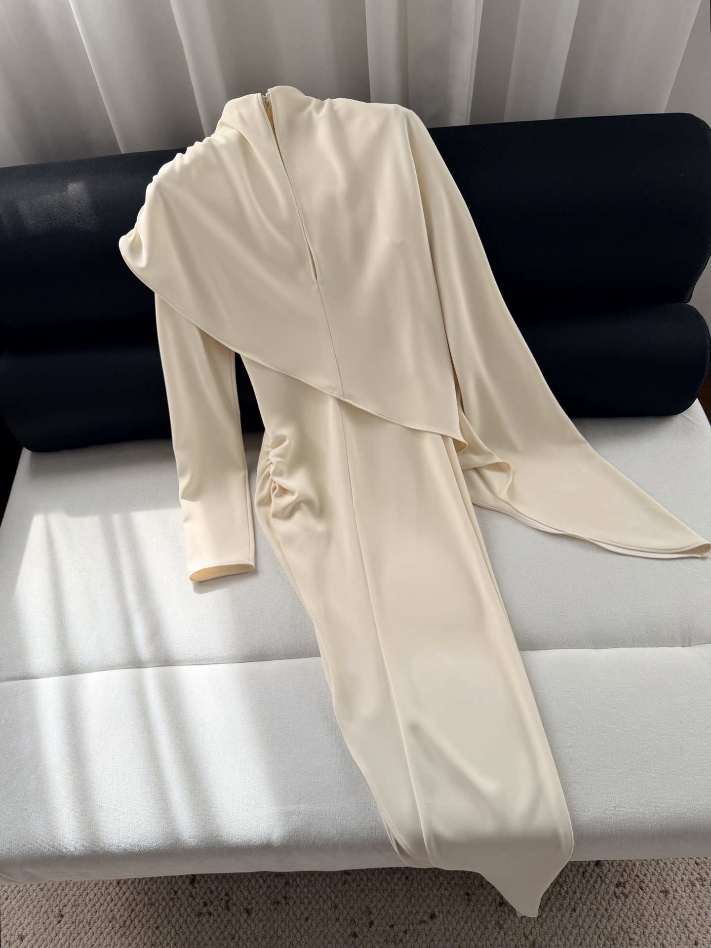 现货‼️‼️🛒款号L2519/披肩领不规则半高领长款斜摆上衣衬衫✨粘胶纤维材质，采用斜肩垂坠披肩不对称设