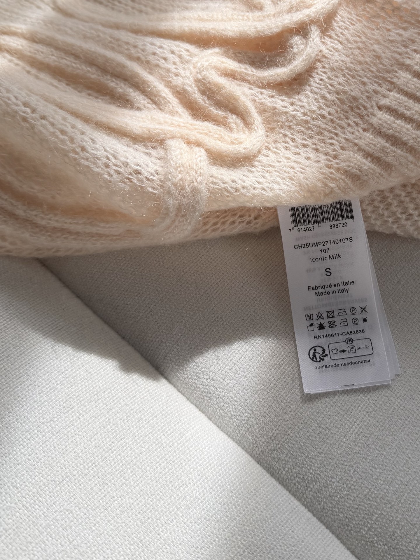 现货‼️‼️🛒款号80/刺绣盘花毛衣✨轻体感羊驼毛真丝混纺针织衫上衣，每种纱线都有自己的不同属性，自带蓬