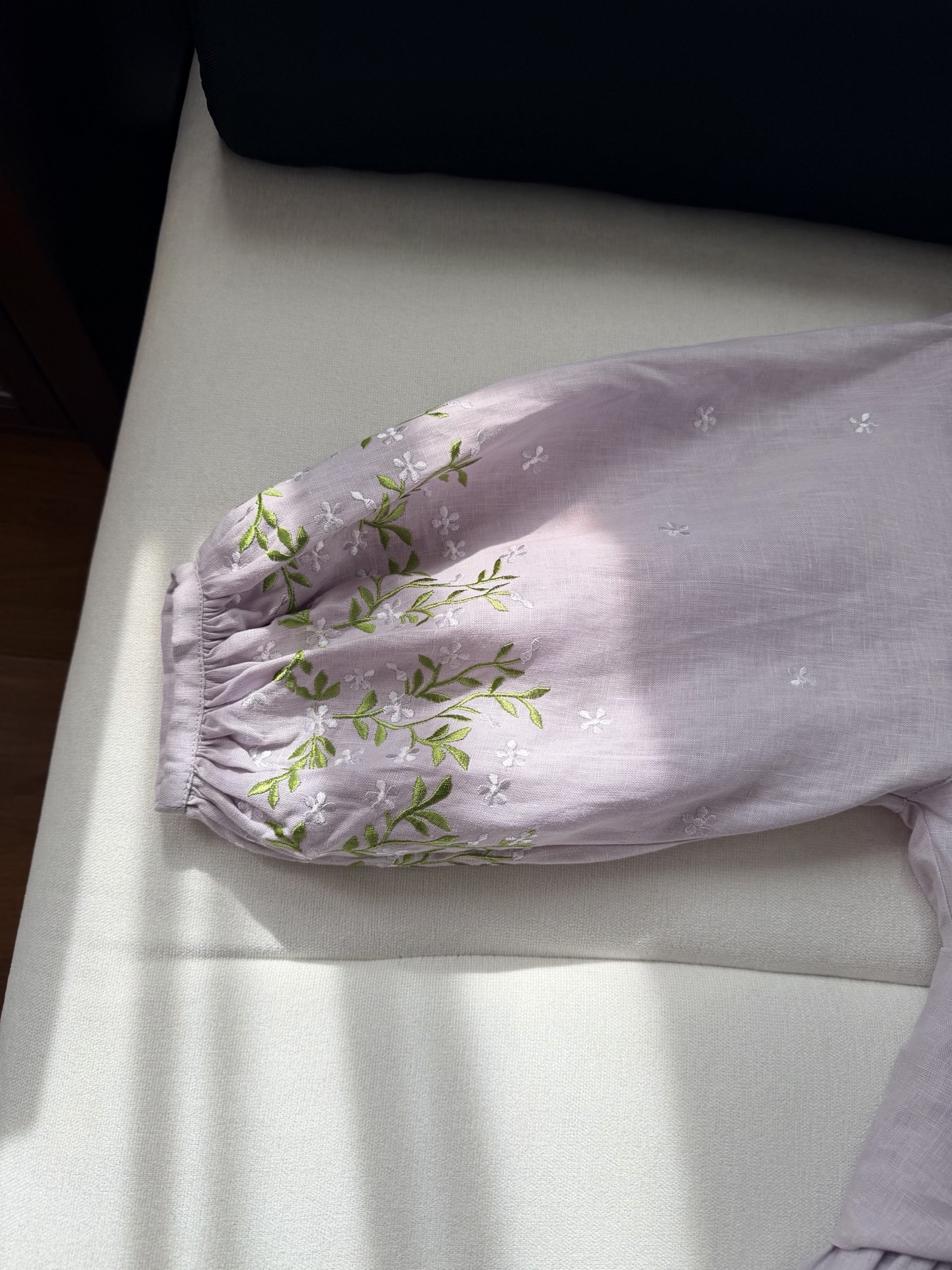 现货‼️‼️🛒款号41/藤蔓刺绣连衣裙✨进口机绣花立体饱满，都不用执着细节，单品一眼就足够出彩，天然亚麻