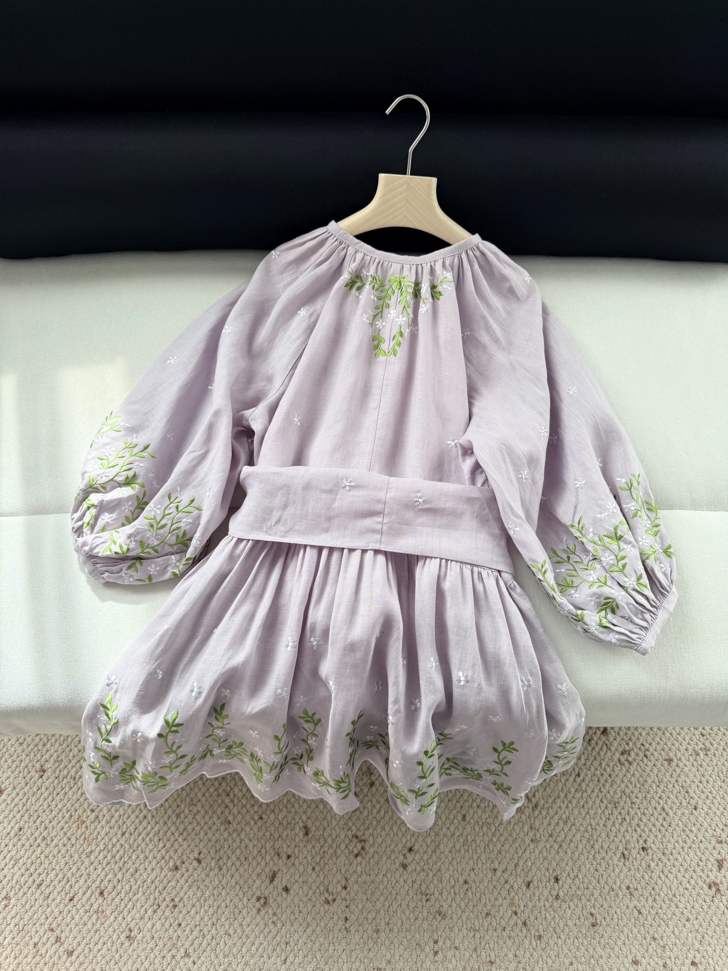 现货‼️‼️🛒款号41/藤蔓刺绣连衣裙✨进口机绣花立体饱满，都不用执着细节，单品一眼就足够出彩，天然亚麻