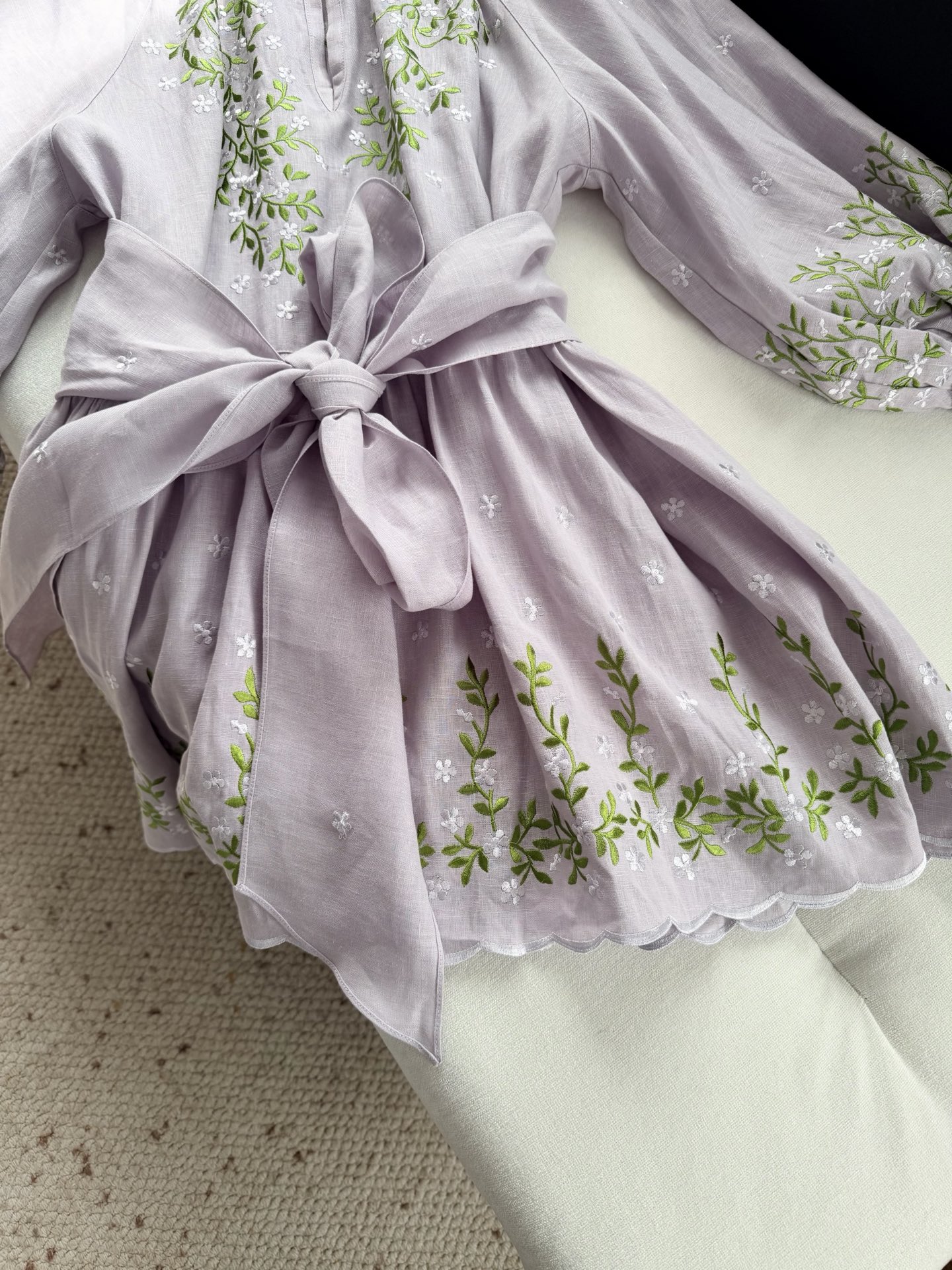 现货‼️‼️🛒款号41/藤蔓刺绣连衣裙✨进口机绣花立体饱满，都不用执着细节，单品一眼就足够出彩，天然亚麻