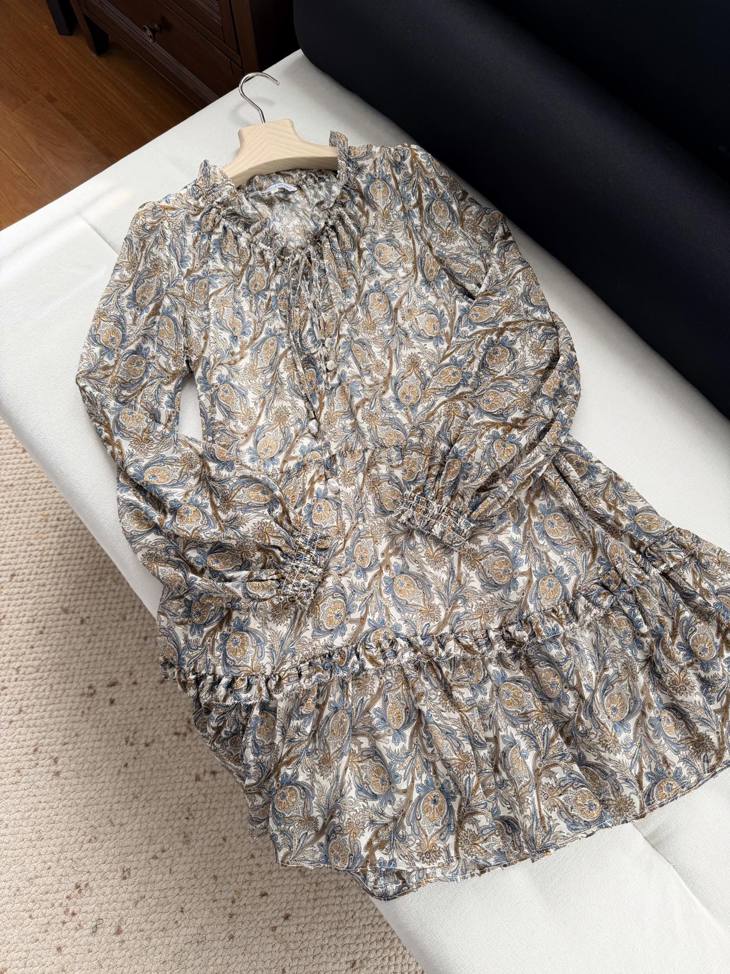 现货‼️‼️🛒款号L2518/剪花真丝连衣裙✨采用充满活力的Dove Multi佩斯利印花，裙身奢华的真