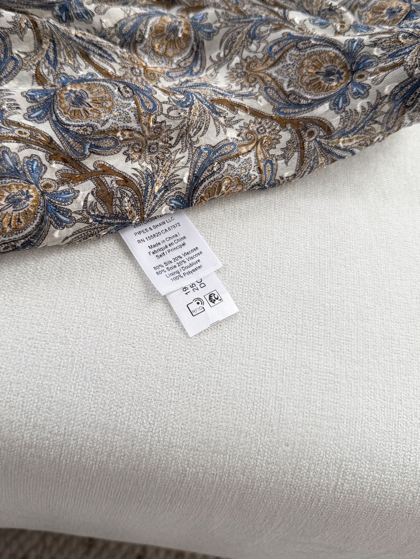 现货‼️‼️🛒款号L2518/剪花真丝连衣裙✨采用充满活力的Dove Multi佩斯利印花，裙身奢华的真