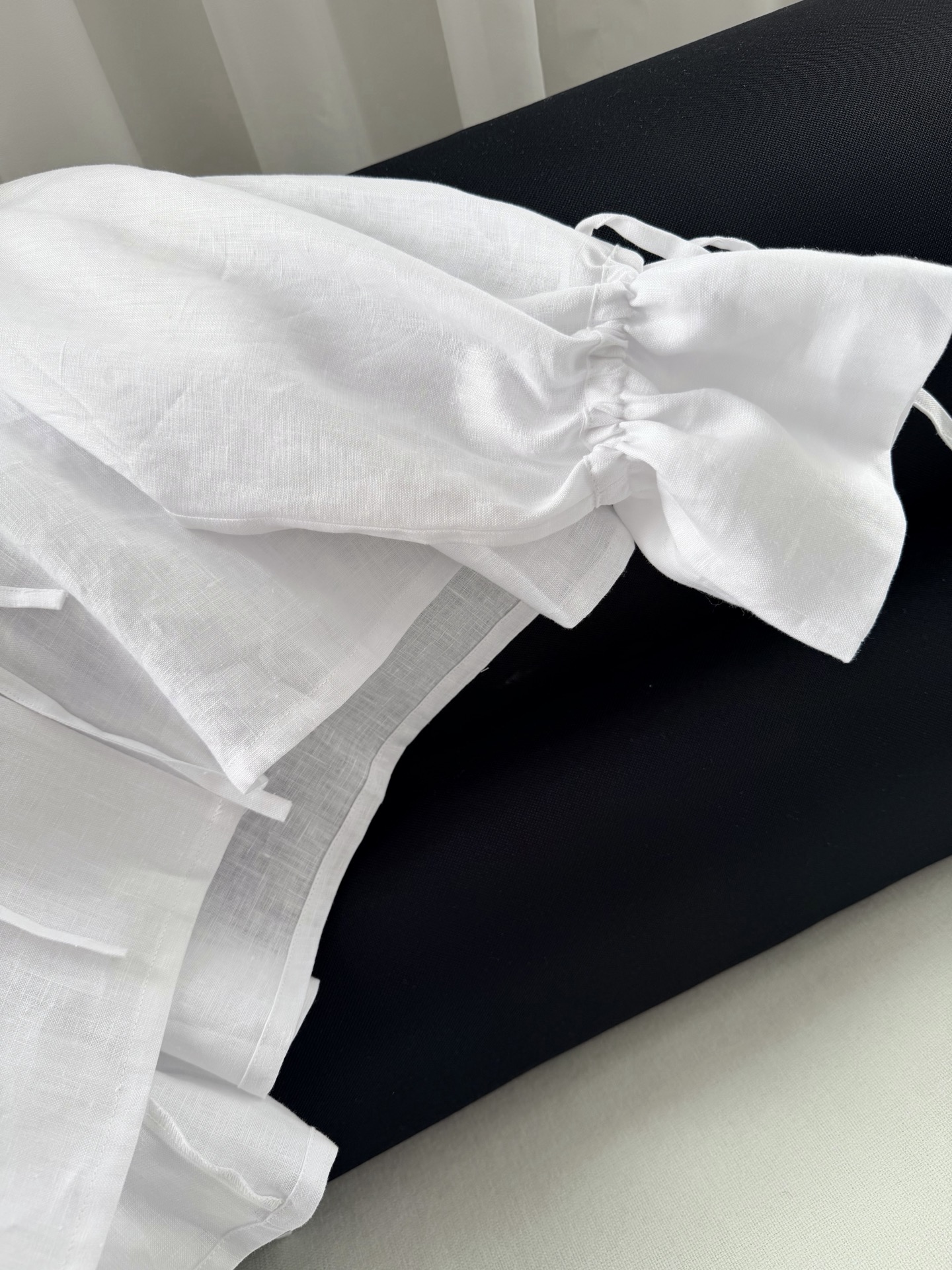 现货‼️‼️🛒款号708/法式亚麻衬衫✨复古减龄翻领白衬衫，一瞬入夏，以轻巧姿态回应热浪，虽然亚麻会皱巴