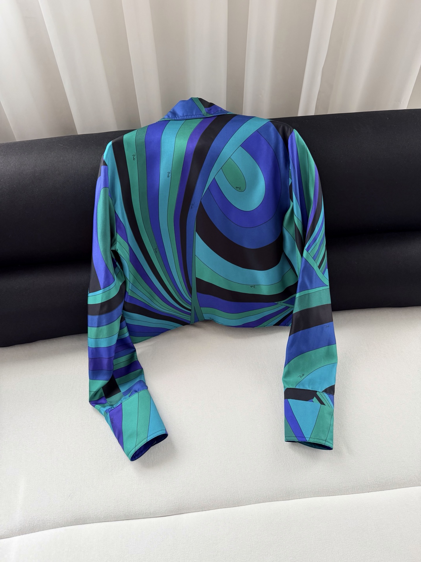 现货‼️‼️/真丝印花衬衫✨100%重磅斜纹真丝、饰有标志的lride图案，短身裁剪，可搭配系列长裤 打