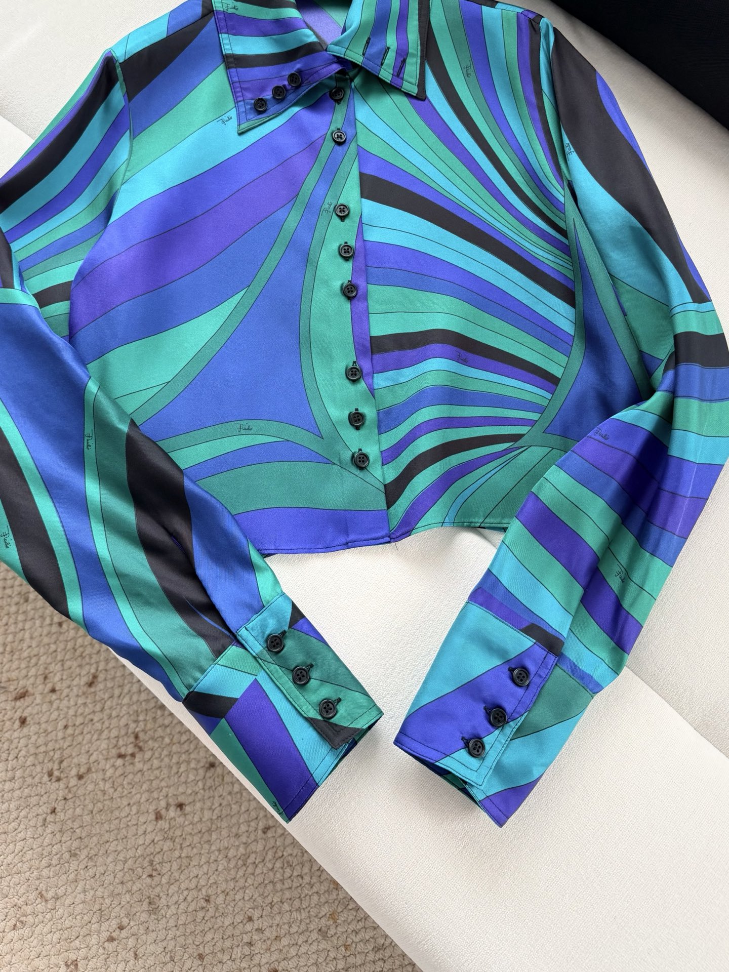 现货‼️‼️/真丝印花衬衫✨100%重磅斜纹真丝、饰有标志的lride图案，短身裁剪，可搭配系列长裤 打