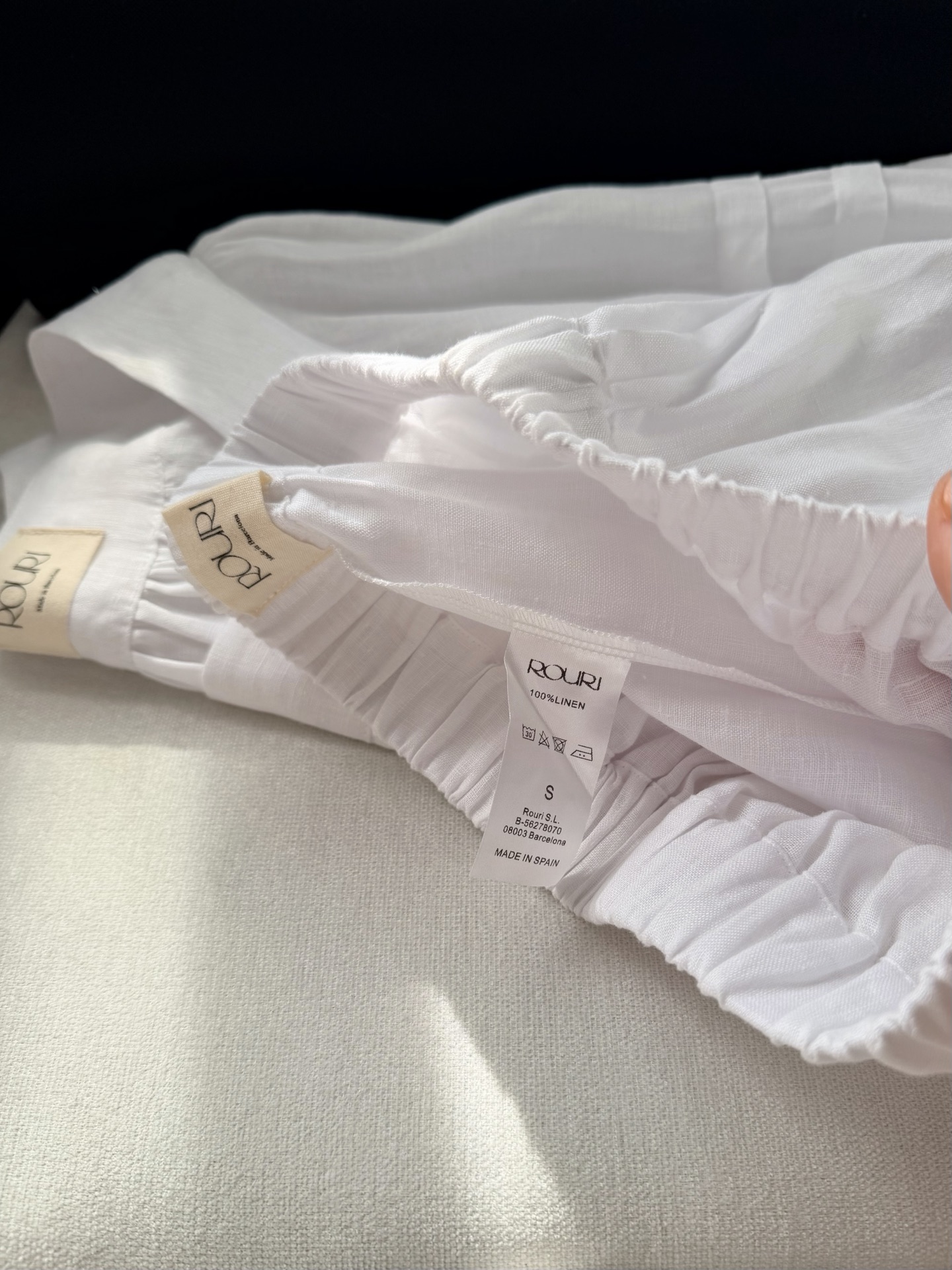 现货‼️‼️/亚麻套装✨来自西班牙的小众品牌，喜欢亚麻原生与纯真感，以强调拥抱自然、回归宁静的整体性，坚