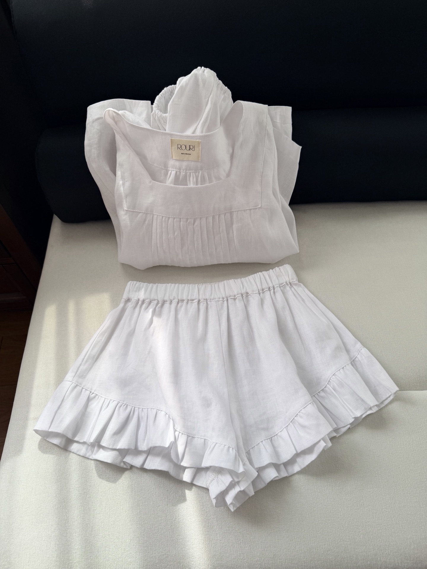 现货‼️‼️/亚麻套装✨来自西班牙的小众品牌，喜欢亚麻原生与纯真感，以强调拥抱自然、回归宁静的整体性，坚