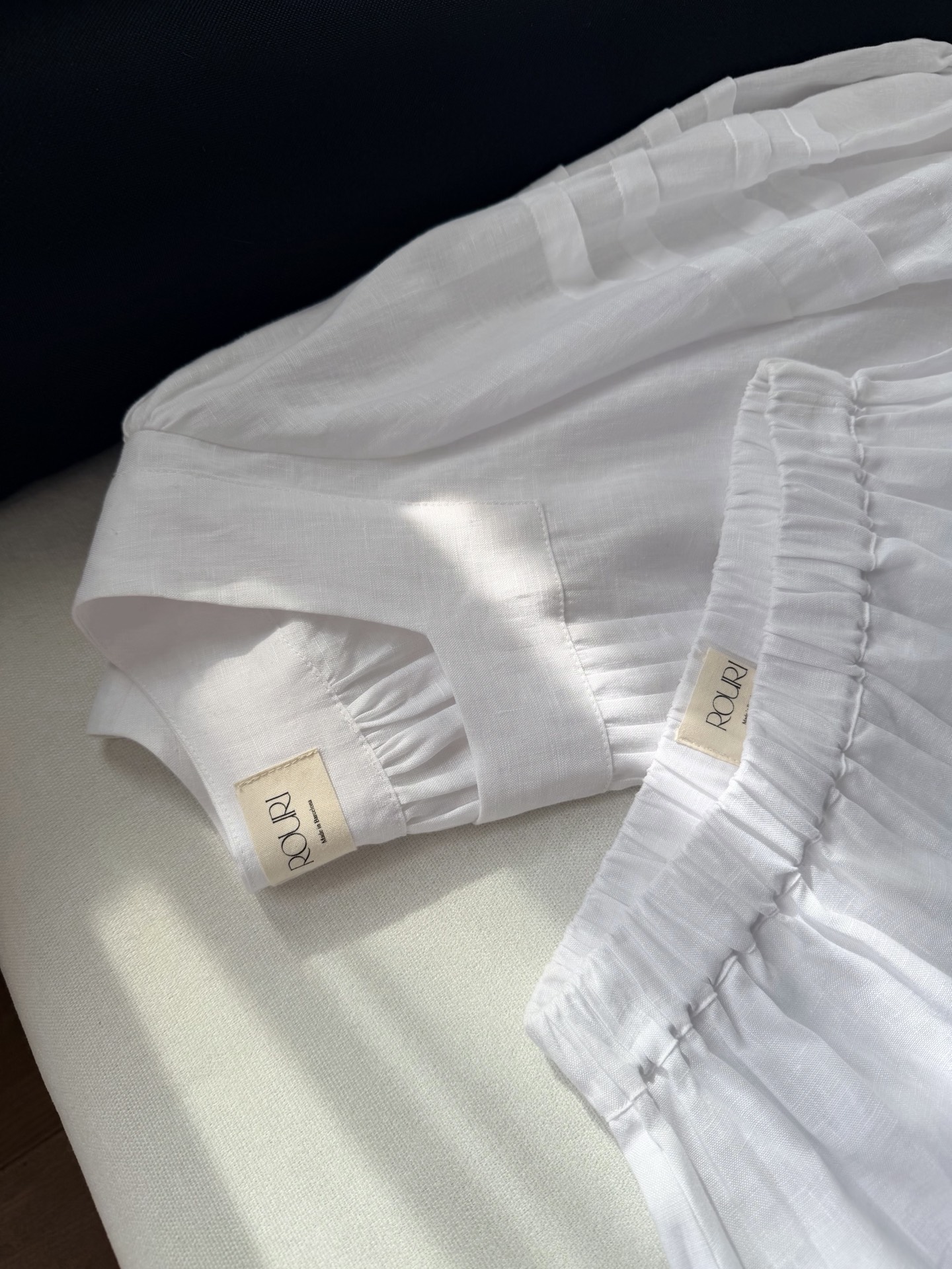 现货‼️‼️/亚麻套装✨来自西班牙的小众品牌，喜欢亚麻原生与纯真感，以强调拥抱自然、回归宁静的整体性，坚