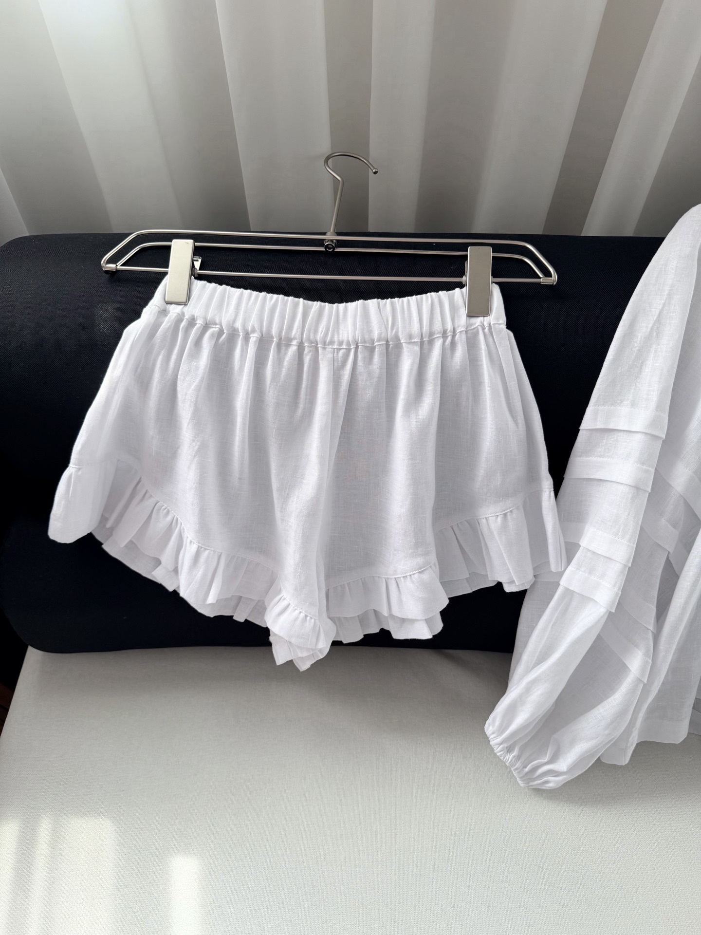 现货‼️‼️/亚麻套装✨来自西班牙的小众品牌，喜欢亚麻原生与纯真感，以强调拥抱自然、回归宁静的整体性，坚