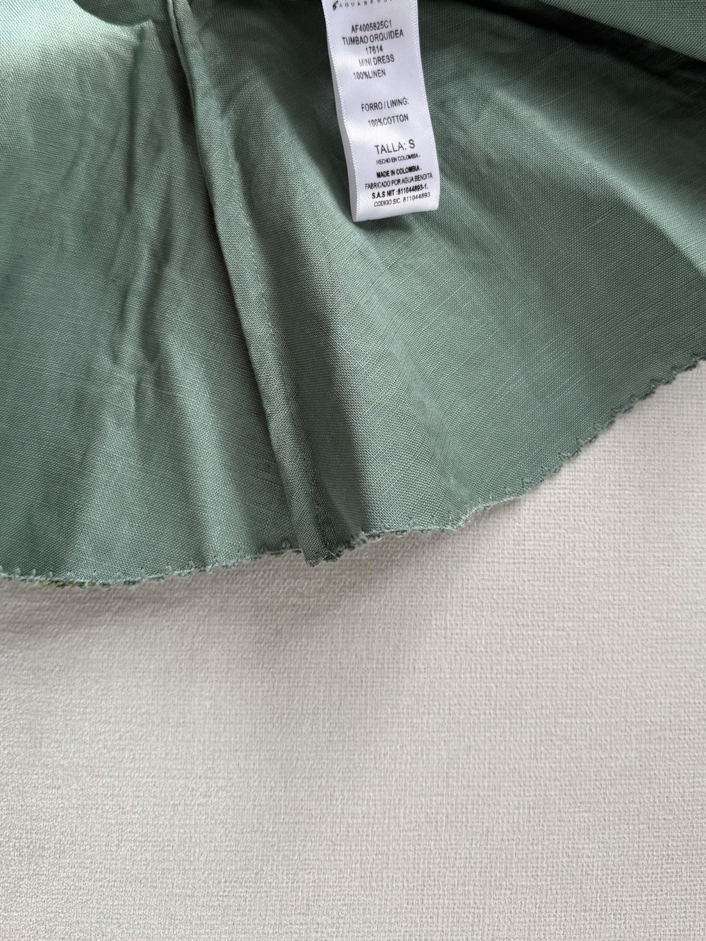 现货‼️‼️/花野刺绣连衣裙✨全身立体贴花工艺，超重磅精致，肩带上也是绣花，亚麻材质舒适又很显品质，夏季