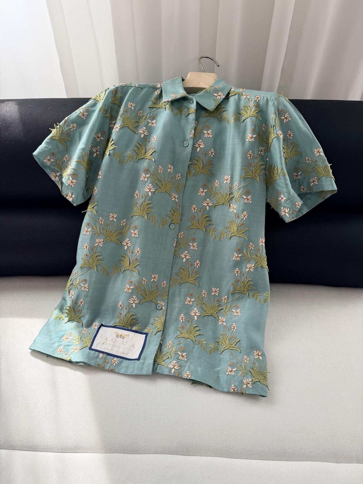 现货‼️‼️/花野刺绣衬衫✨全身立体贴花工艺，超重磅精致，上身很舒服自在这款的版型也是宽松的，对身材的要