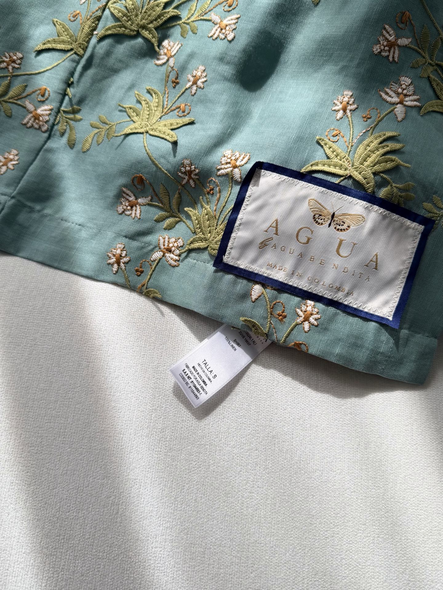 现货‼️‼️/花野刺绣衬衫✨全身立体贴花工艺，超重磅精致，上身很舒服自在这款的版型也是宽松的，对身材的要