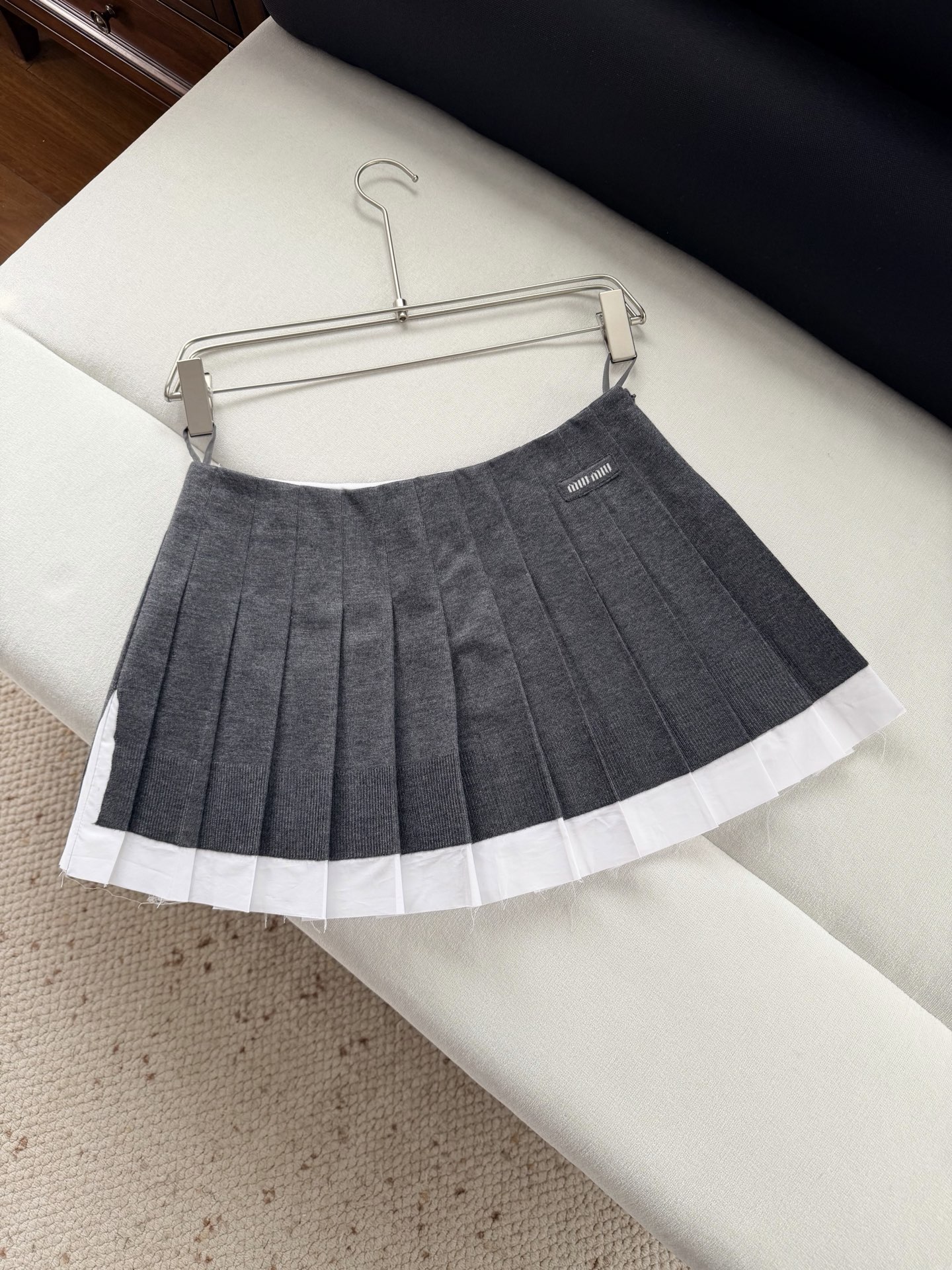 现货‼️‼️/假两件百褶半裙✨羊毛针织复合府绸棉布半身裙，工艺特殊、毛纱织片后压胶粘朴定位压褶，基本全靠