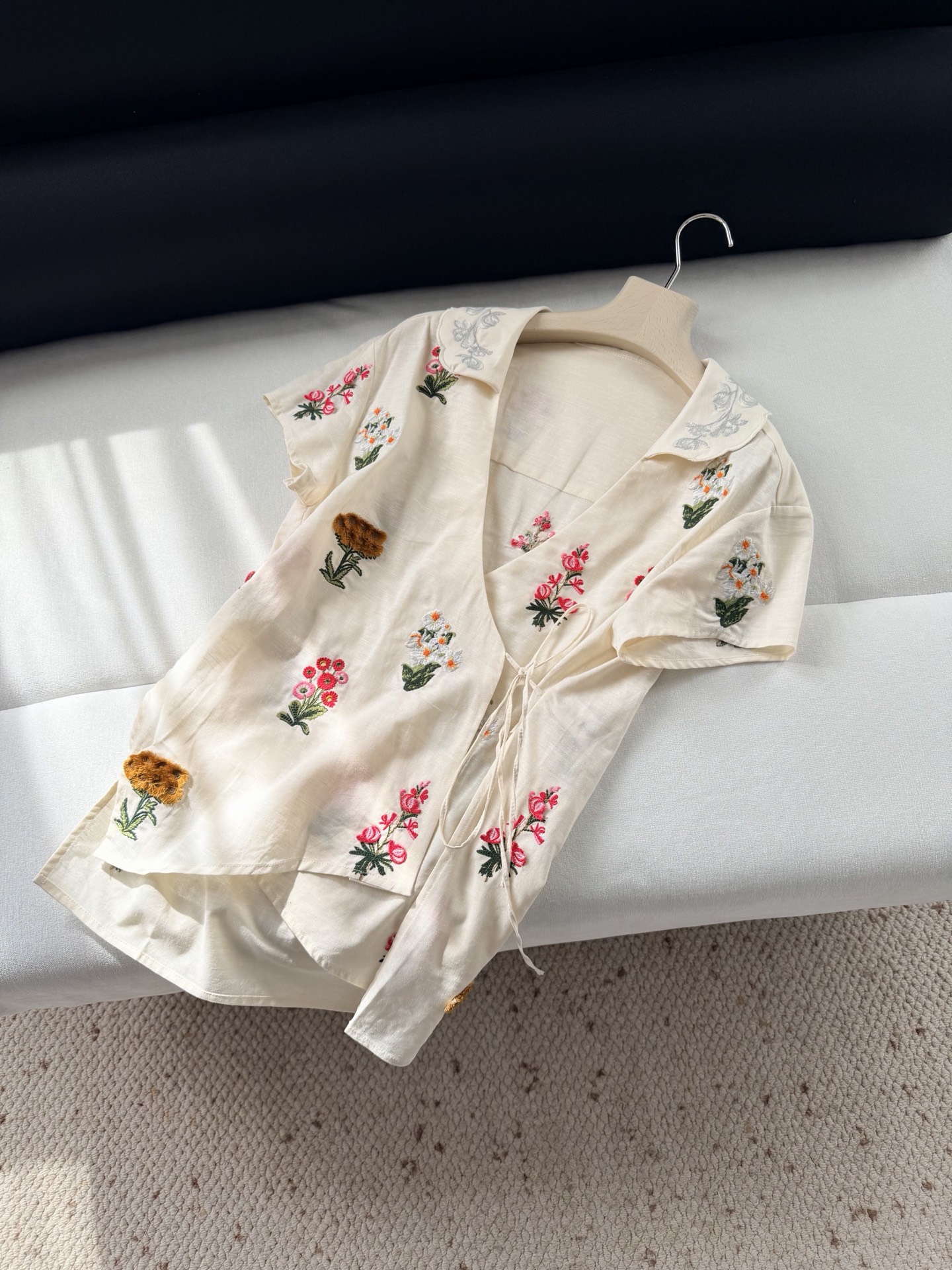 现货‼️‼️/重工绣花上衣✨全幅立体刺绣工艺，每一针每一线，都是匠心的凝聚，图案栩栩如生，层次感十足，触