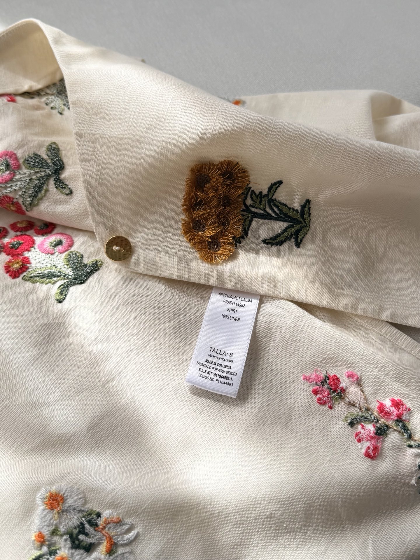 现货‼️‼️/重工绣花上衣✨全幅立体刺绣工艺，每一针每一线，都是匠心的凝聚，图案栩栩如生，层次感十足，触