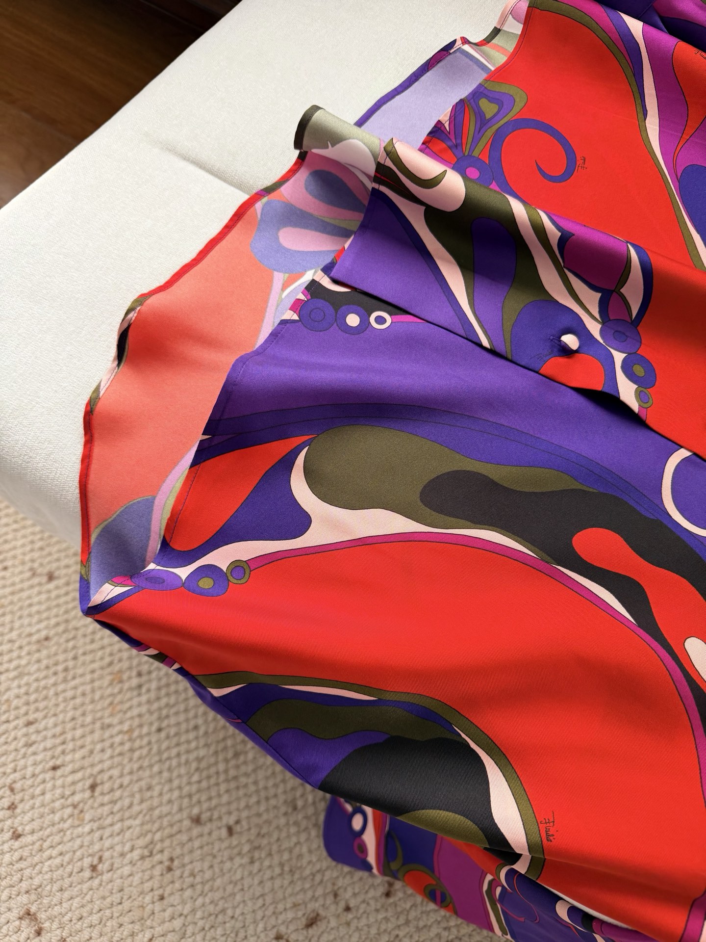 现货‼️‼️/真丝印花长袖衬衫✨100%重磅斜纹真丝、多色抽象印花，经典领形 同色纽扣包扣开合，宽松平直