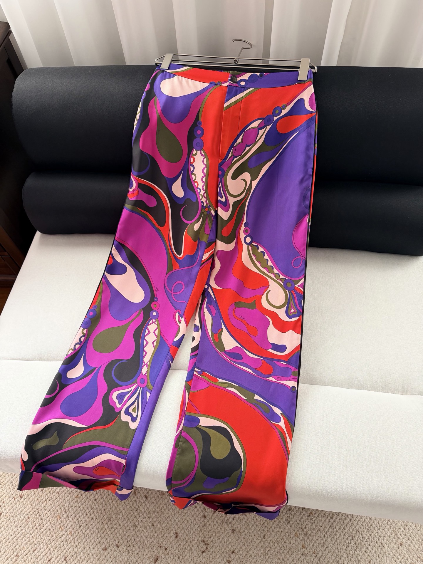 现货‼️‼️/真丝印花休闲裤✨100%重磅斜纹真丝、多色抽象印花，正面拉链纽扣开合，侧边口袋，后腰弹力褶