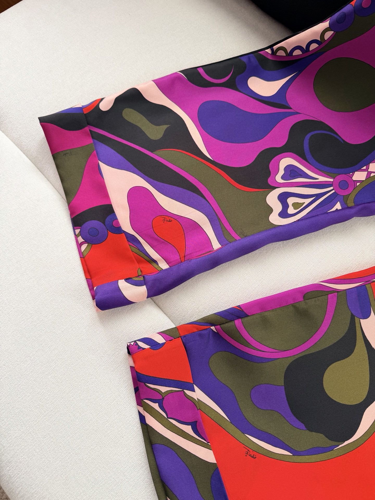 现货‼️‼️/真丝印花休闲裤✨100%重磅斜纹真丝、多色抽象印花，正面拉链纽扣开合，侧边口袋，后腰弹力褶