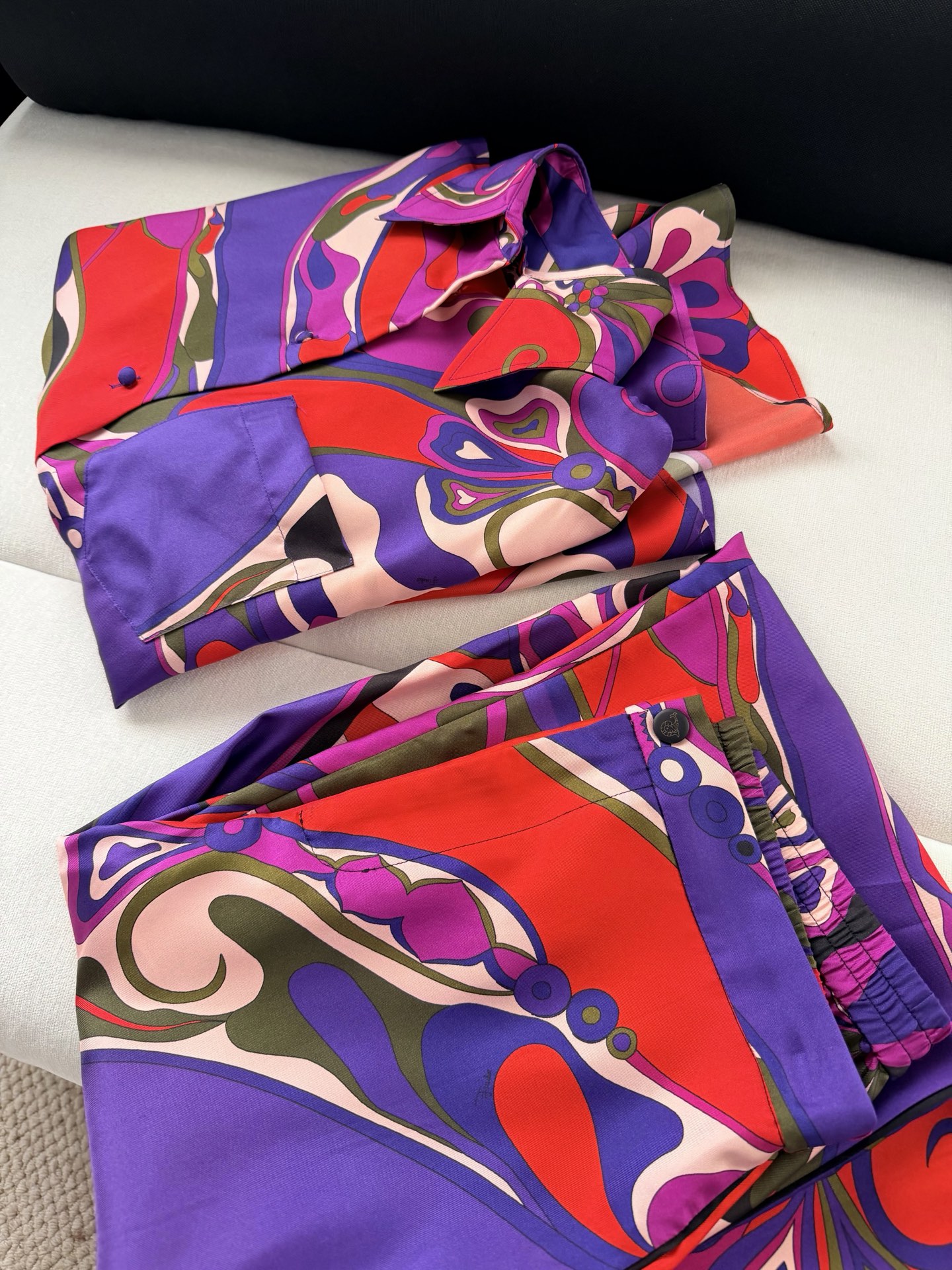 现货‼️‼️/真丝印花休闲裤✨100%重磅斜纹真丝、多色抽象印花，正面拉链纽扣开合，侧边口袋，后腰弹力褶