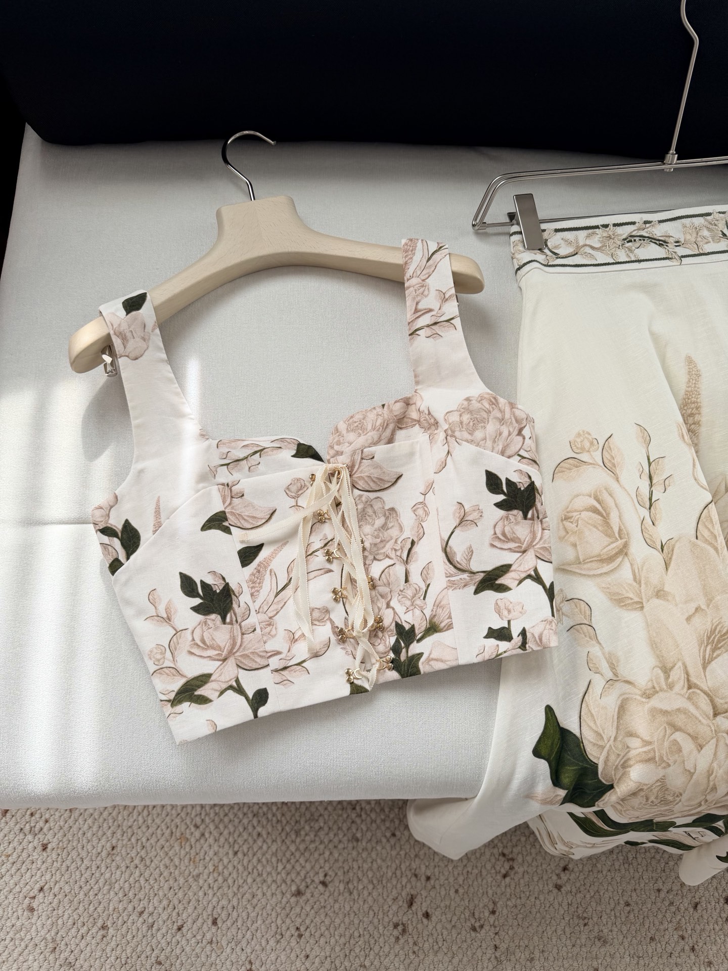 现货‼️‼️/绑带上衣✨手绘印花 Buddha's Hand佛手柑，随机散落的印花，鱼骨塑形支撑起一片生