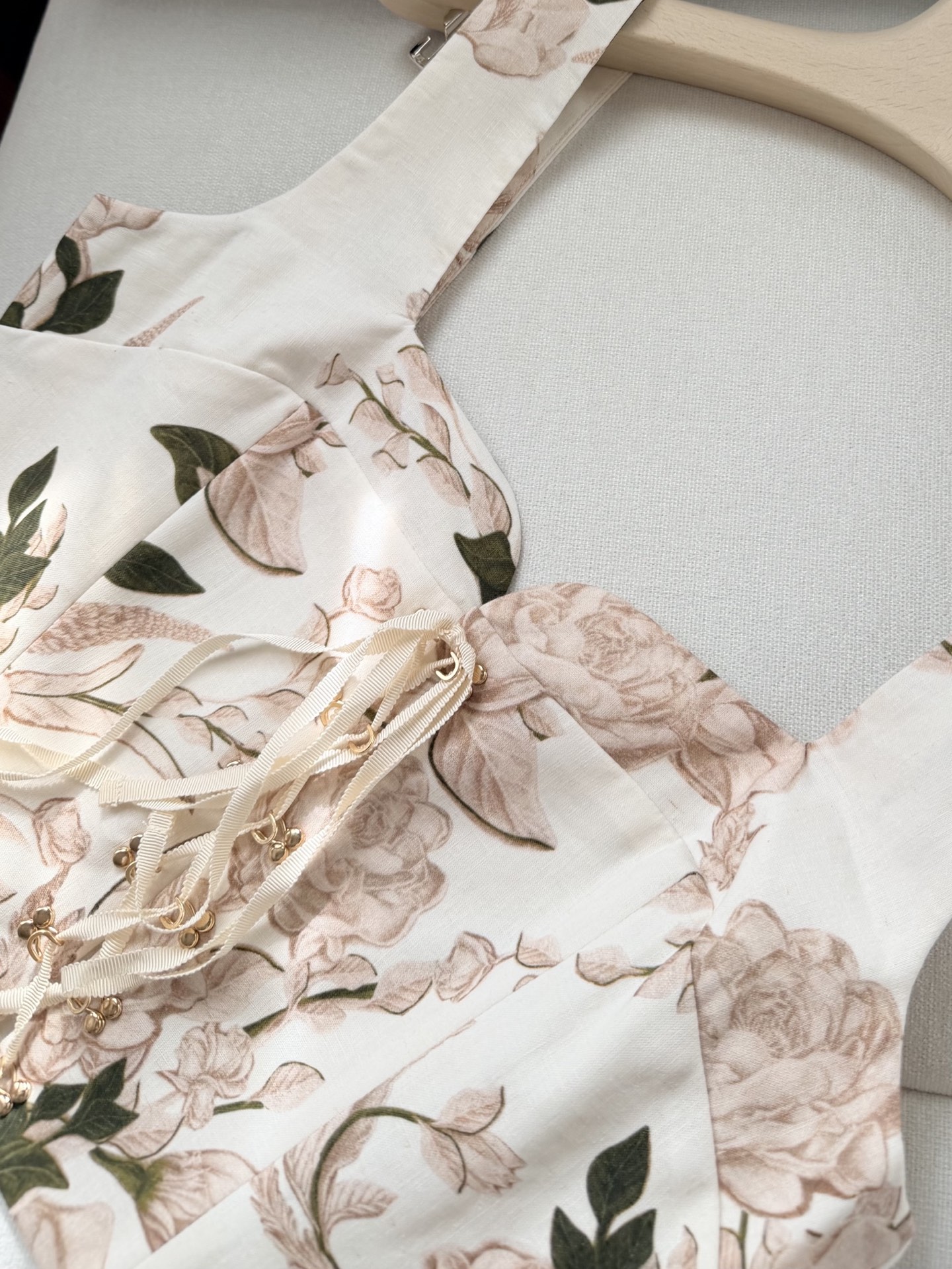 现货‼️‼️/绑带上衣✨手绘印花 Buddha's Hand佛手柑，随机散落的印花，鱼骨塑形支撑起一片生