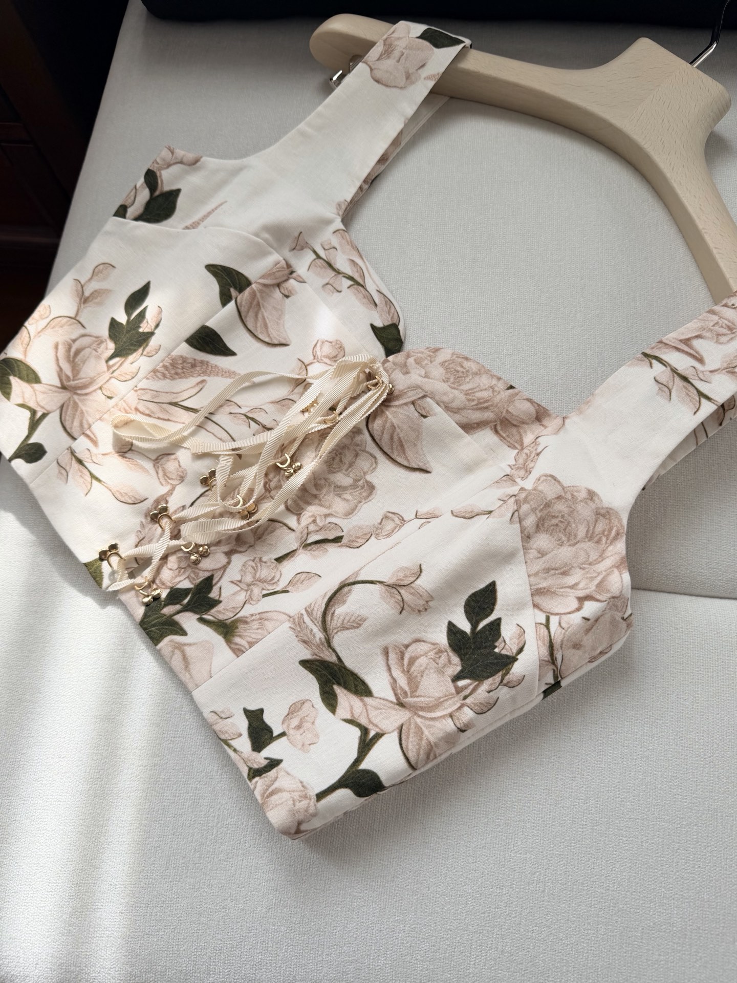 现货‼️‼️/绑带上衣✨手绘印花 Buddha's Hand佛手柑，随机散落的印花，鱼骨塑形支撑起一片生