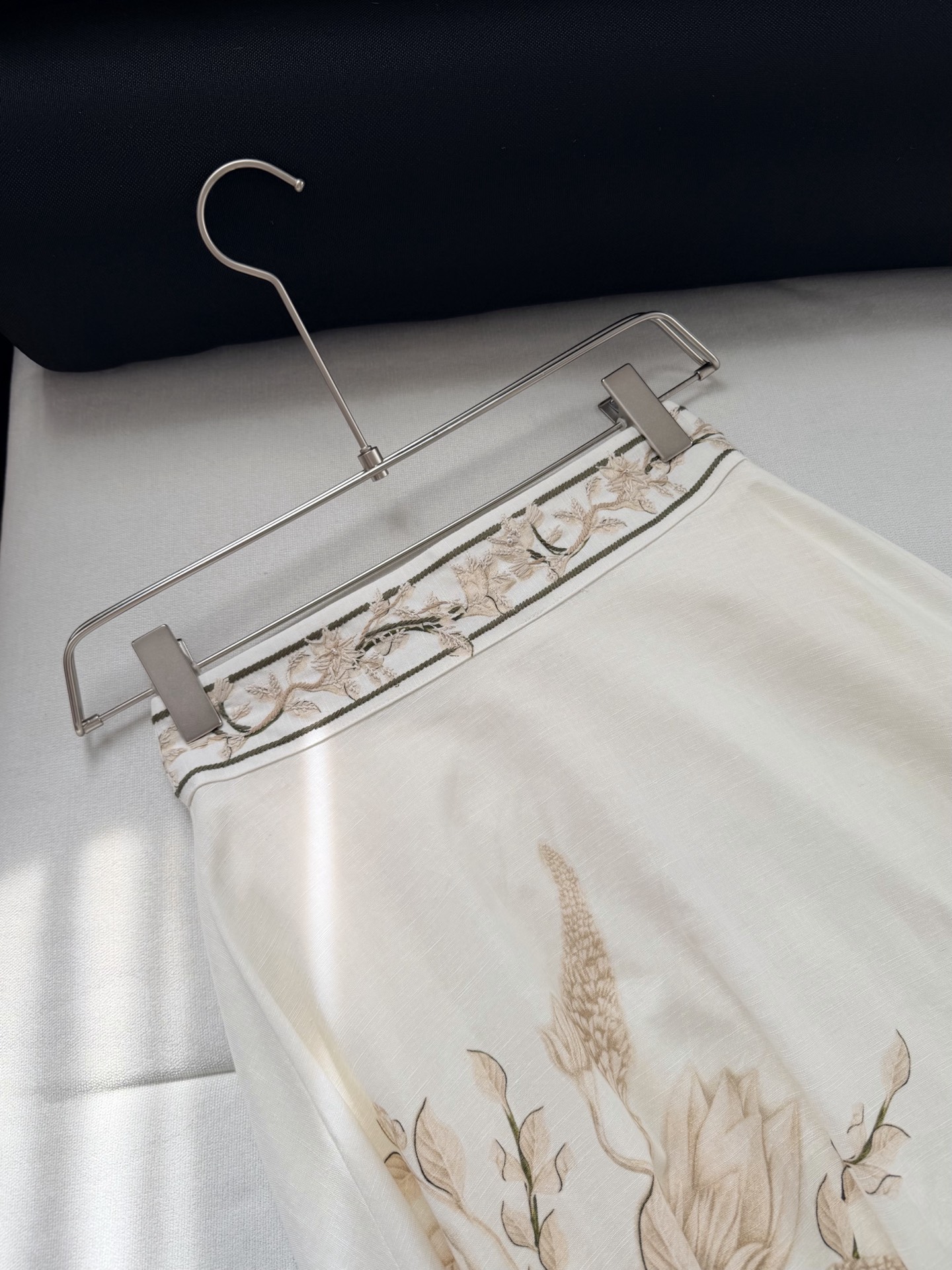 现货‼️‼️/佛手柑花半裙✨手绘印花 Buddha's Hand佛手柑，整条裙子一片生动的图案，自带幸运