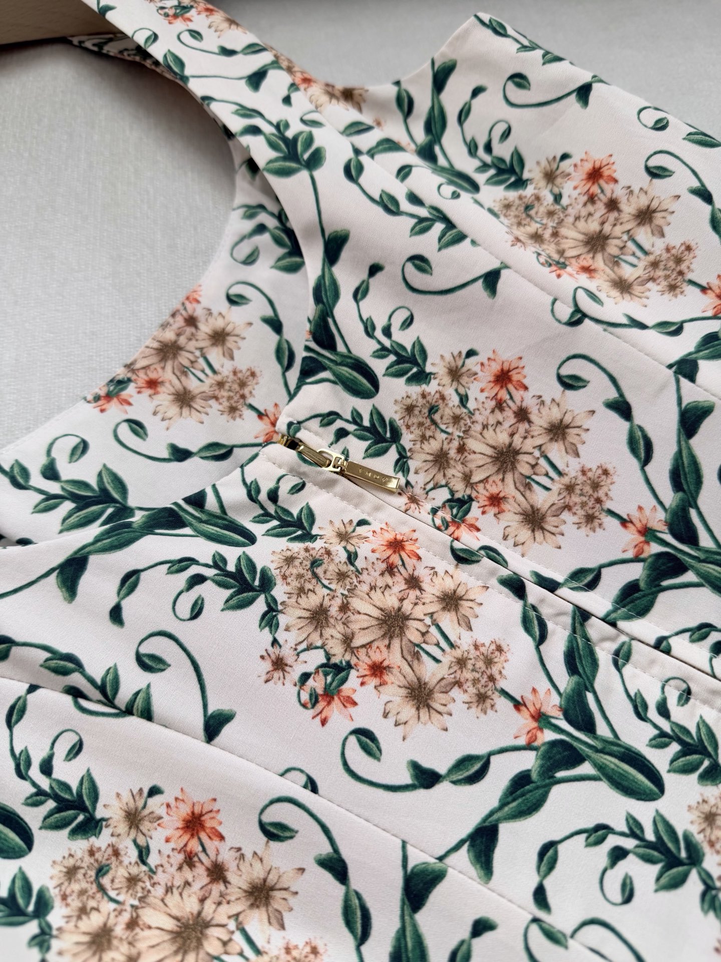 现货‼️‼️/花卉棉质连衣裙✨Agua ✘ 2026💐100%棉质、版型王牌~印花U形领胸衣式收腰A字迷